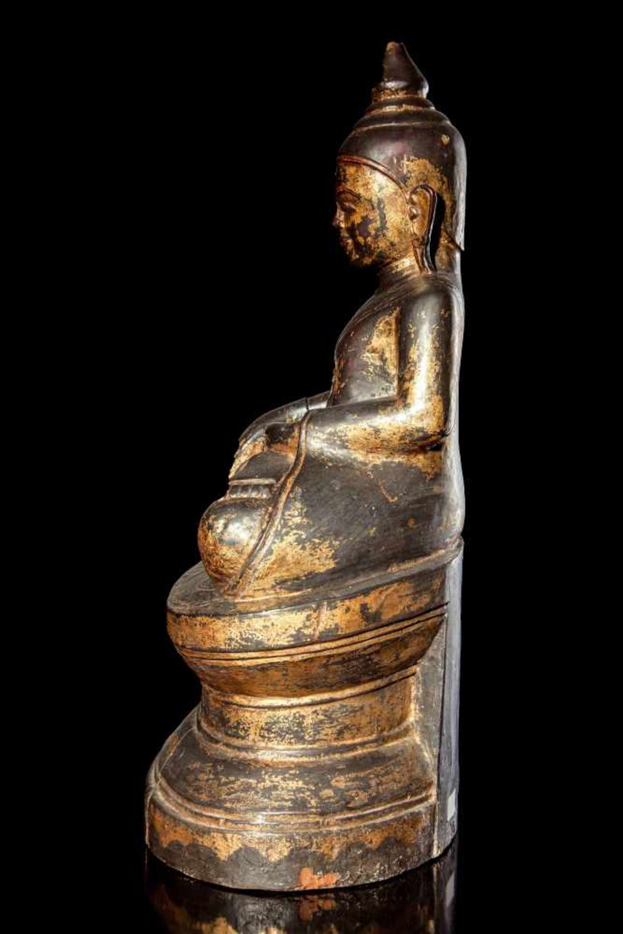 A Gilt Wood Seated Buddha - Bild 3 aus 4
