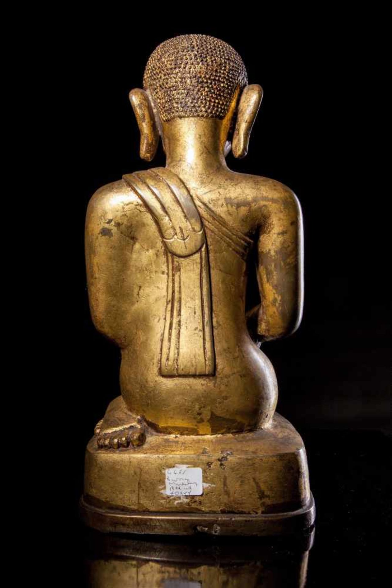 A Bronze Figure of a Kneeling Monk - Bild 4 aus 5