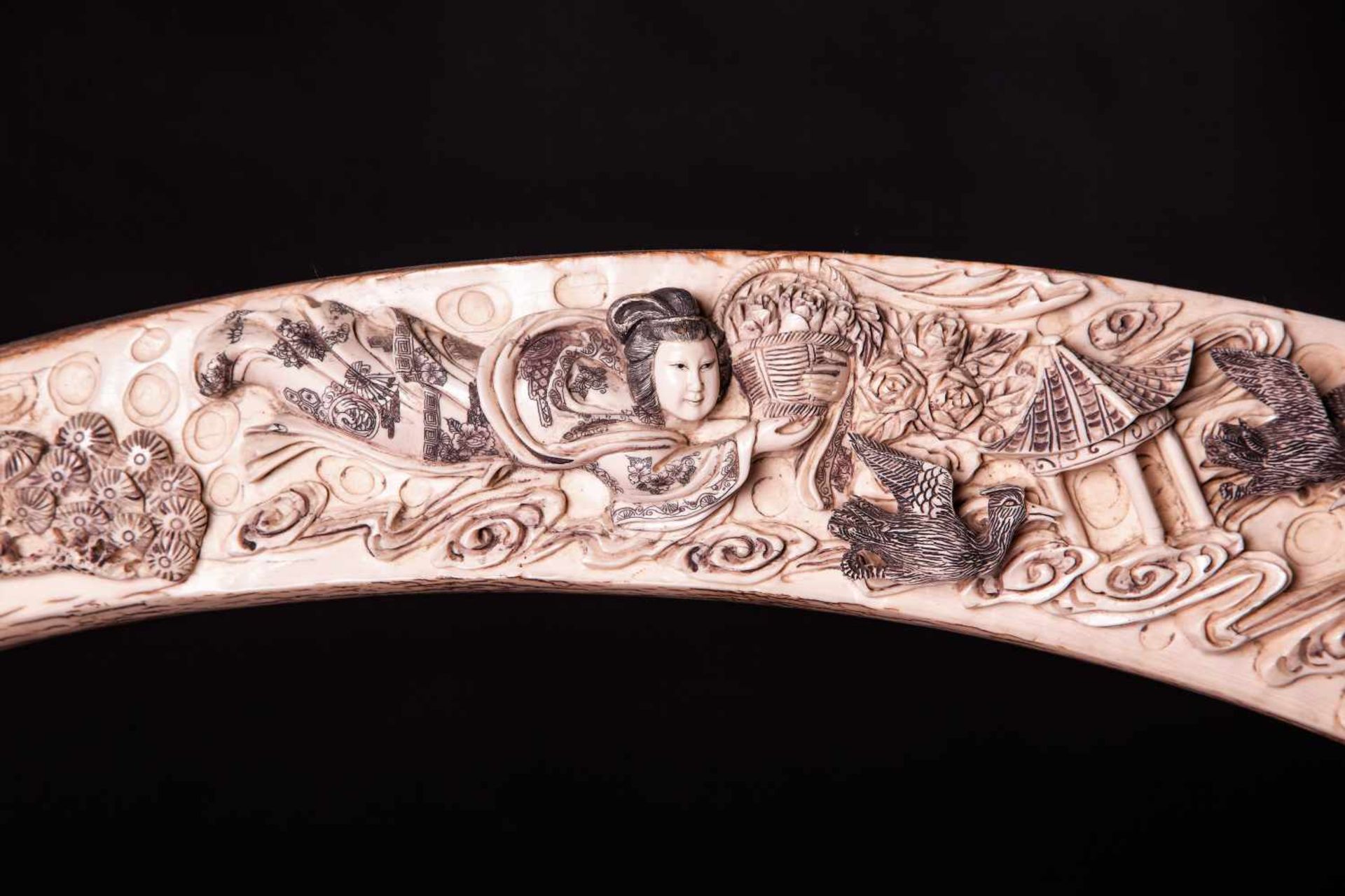 An Exceptionally Carved Wooly Mammoth Tusk - Bild 8 aus 32