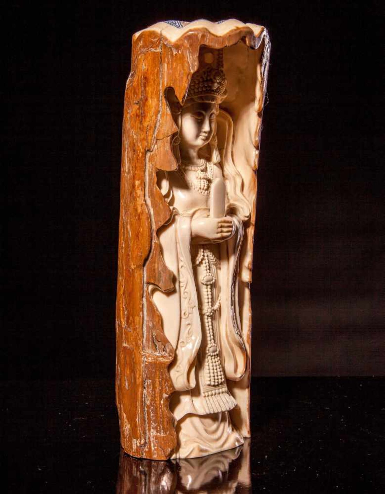 A Finely Carved Section of Mammoth Tusk - Bild 2 aus 5