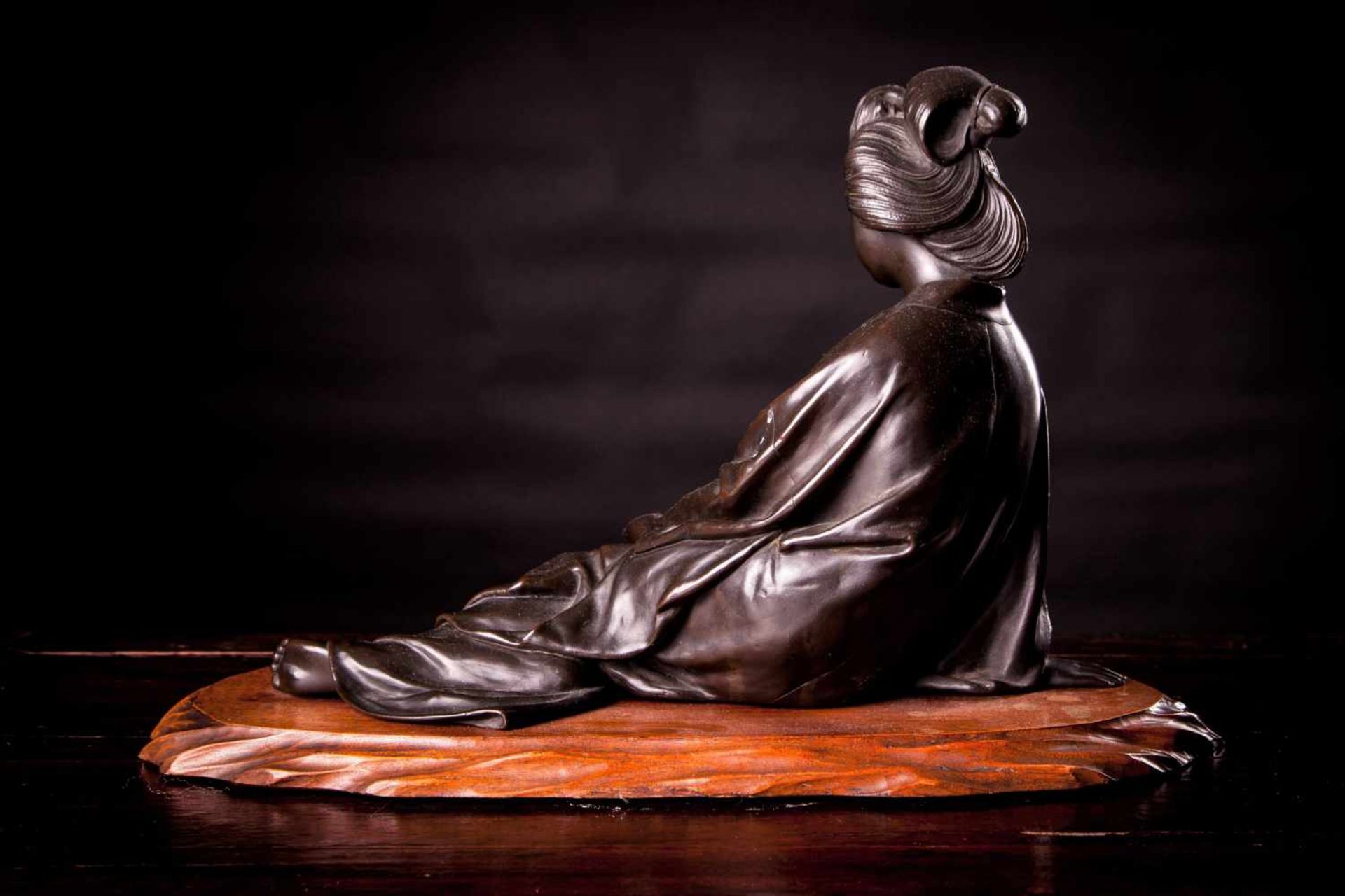 A Large Tokyo School Bronze of a Lady - Bild 5 aus 6