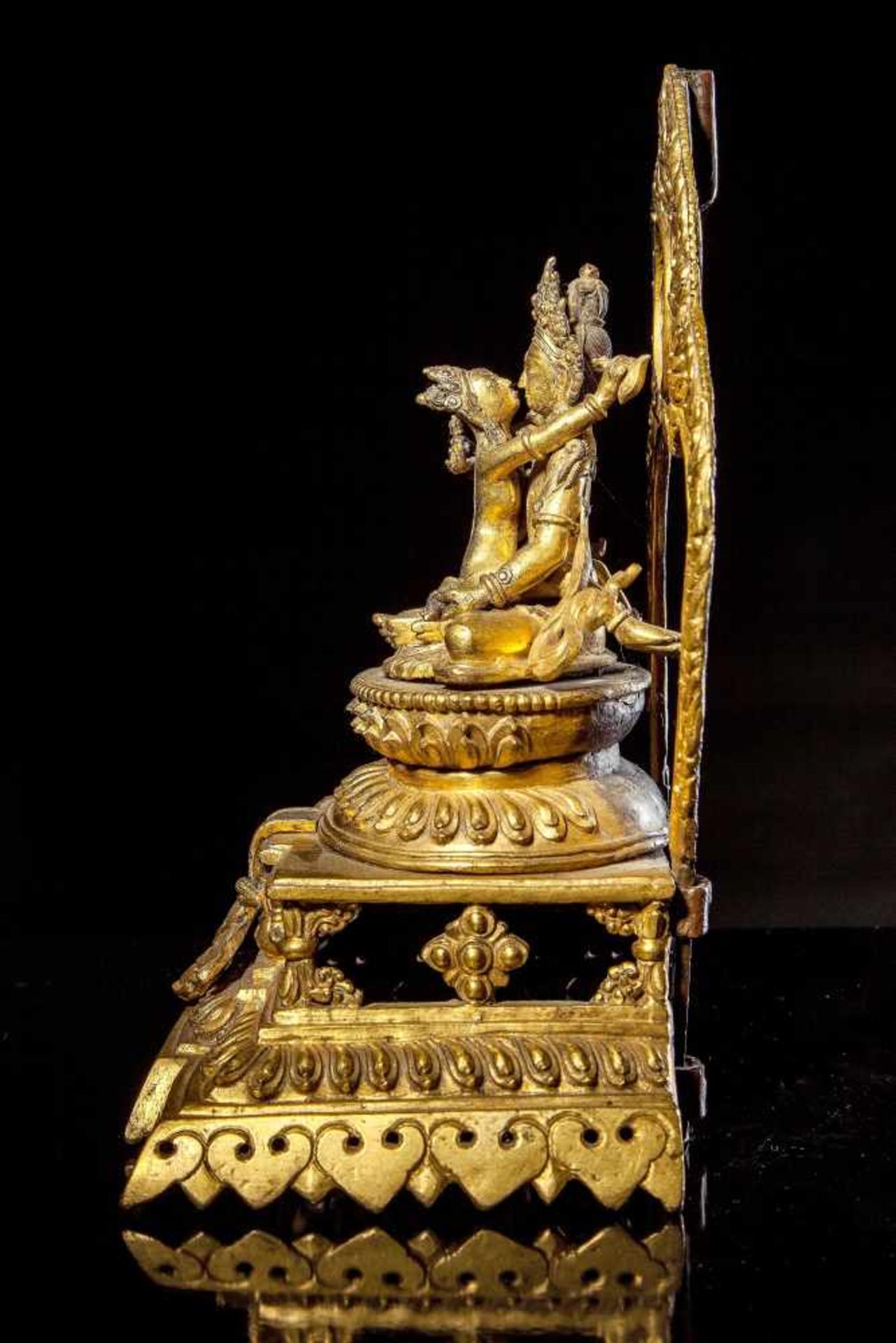 A Gilt Bronze Figure of Chakrasamvara and Vajrayogini. - Bild 6 aus 10