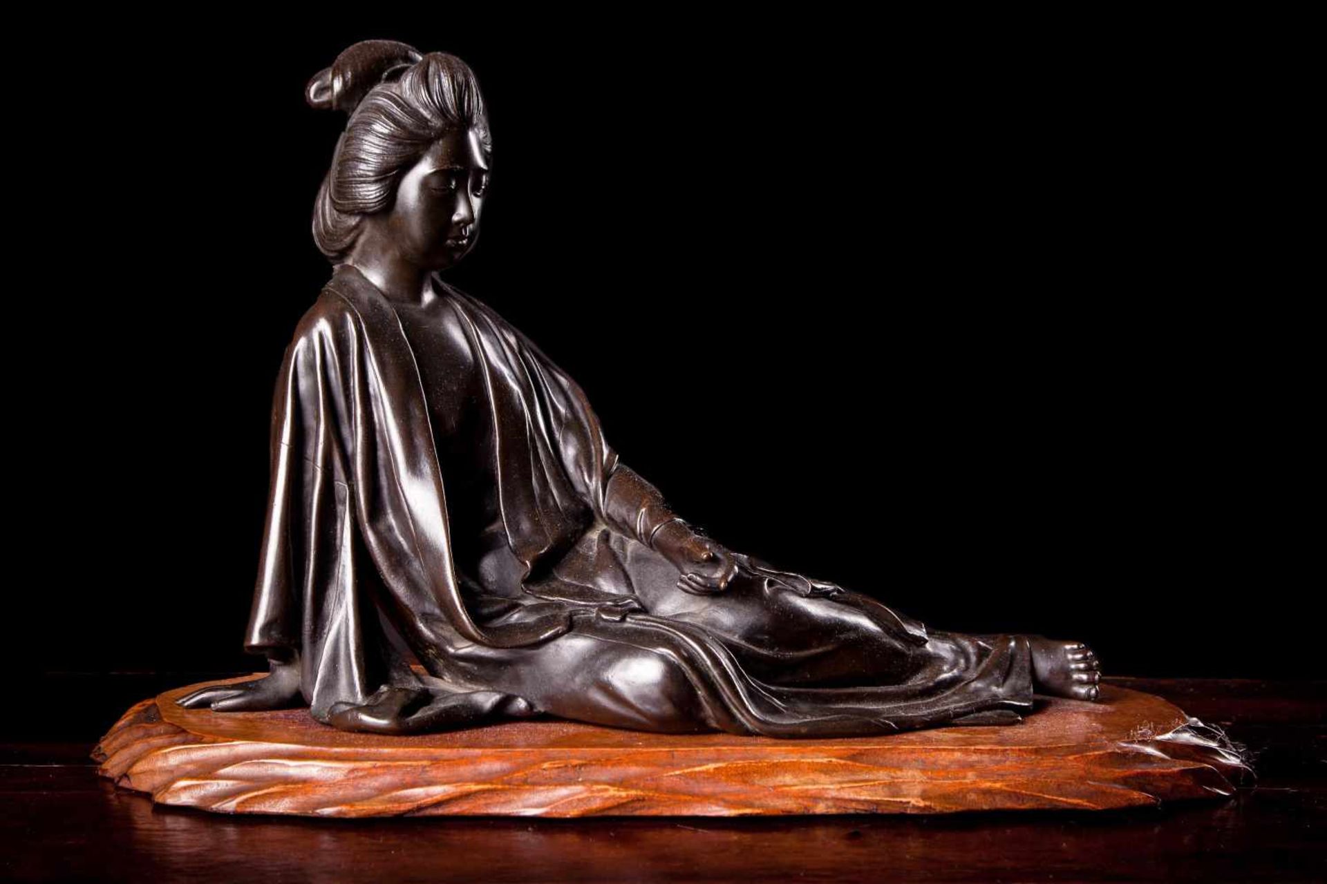 A Large Tokyo School Bronze of a Lady - Bild 2 aus 6