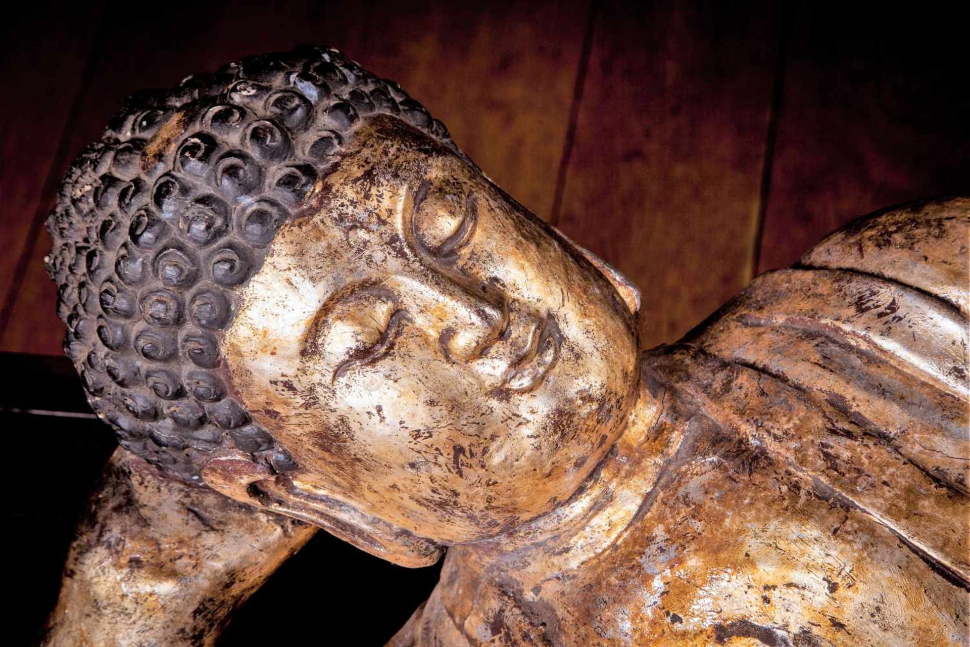 A Very Large Gilt Wood Figure of Buddha - Bild 4 aus 6