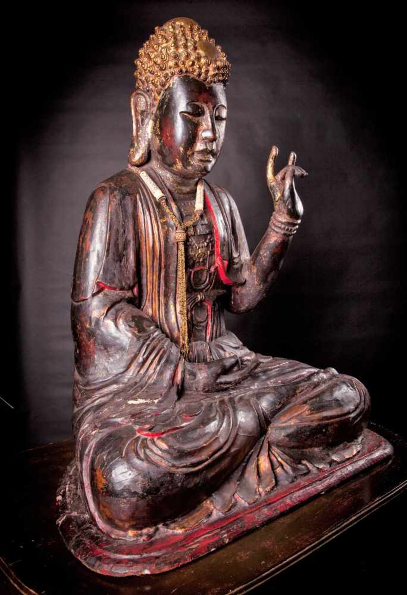 A Massive Gilt and Lacquered Wood Buddha - Bild 2 aus 9
