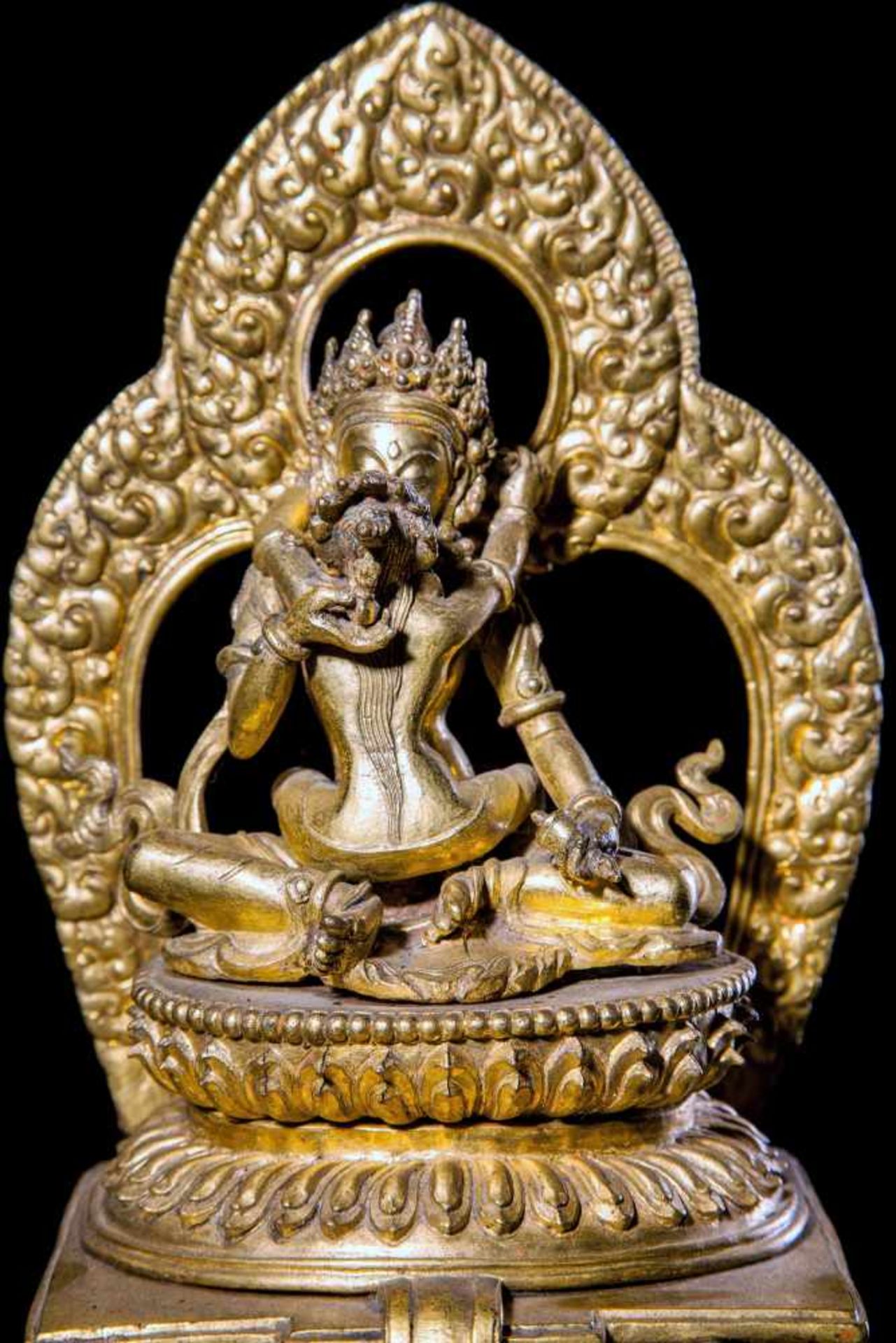 A Gilt Bronze Figure of Chakrasamvara and Vajrayogini. - Bild 7 aus 10