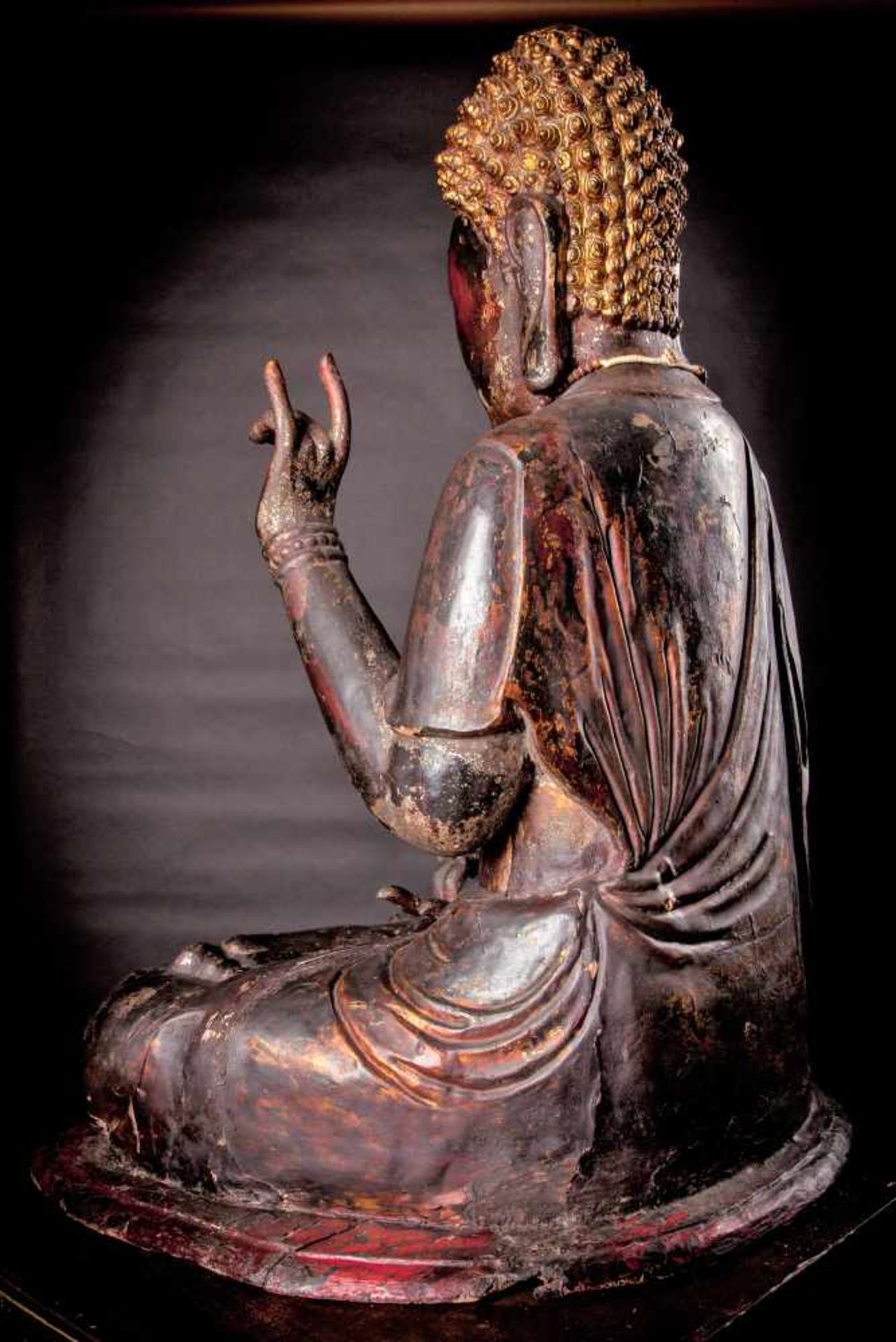 A Massive Gilt and Lacquered Wood Buddha - Bild 4 aus 9