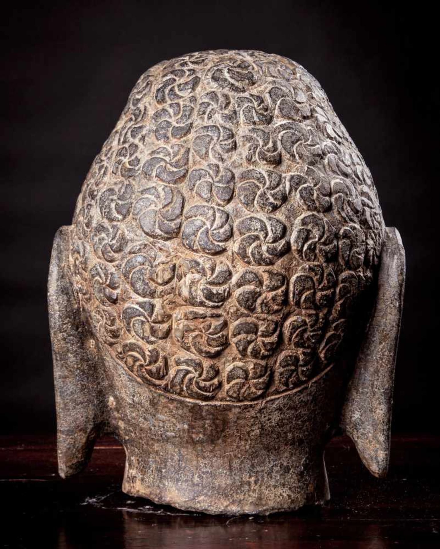 A Chinese Carved Stone Head of Buddha - Bild 4 aus 5