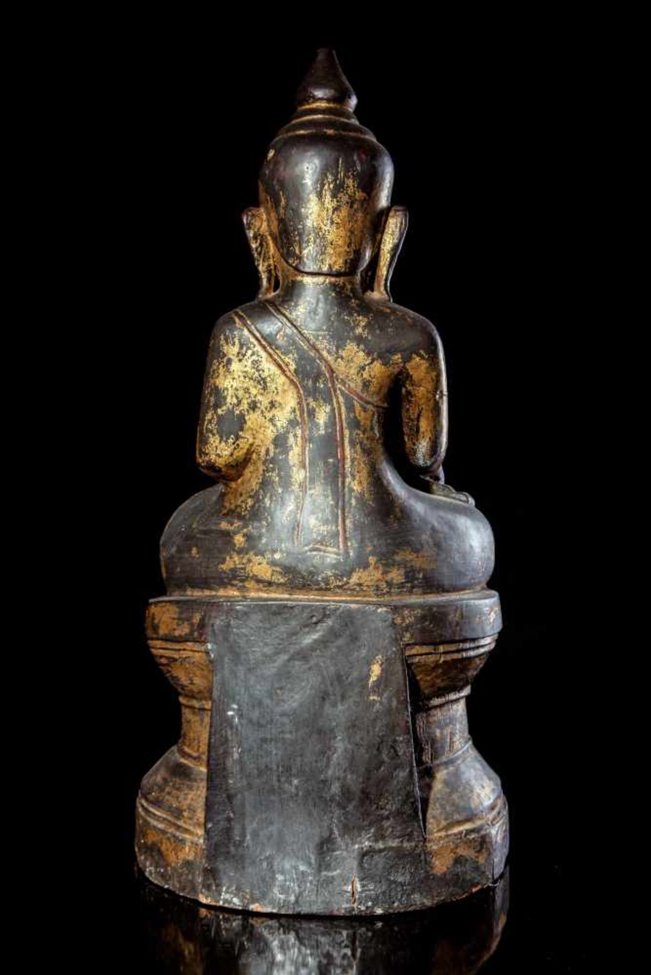 A Gilt Wood Seated Buddha - Bild 4 aus 4