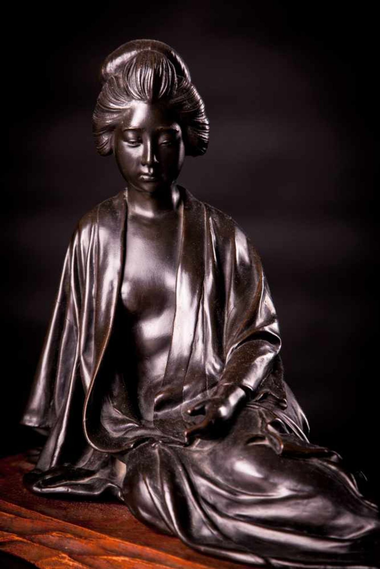 A Large Tokyo School Bronze of a Lady - Bild 3 aus 6
