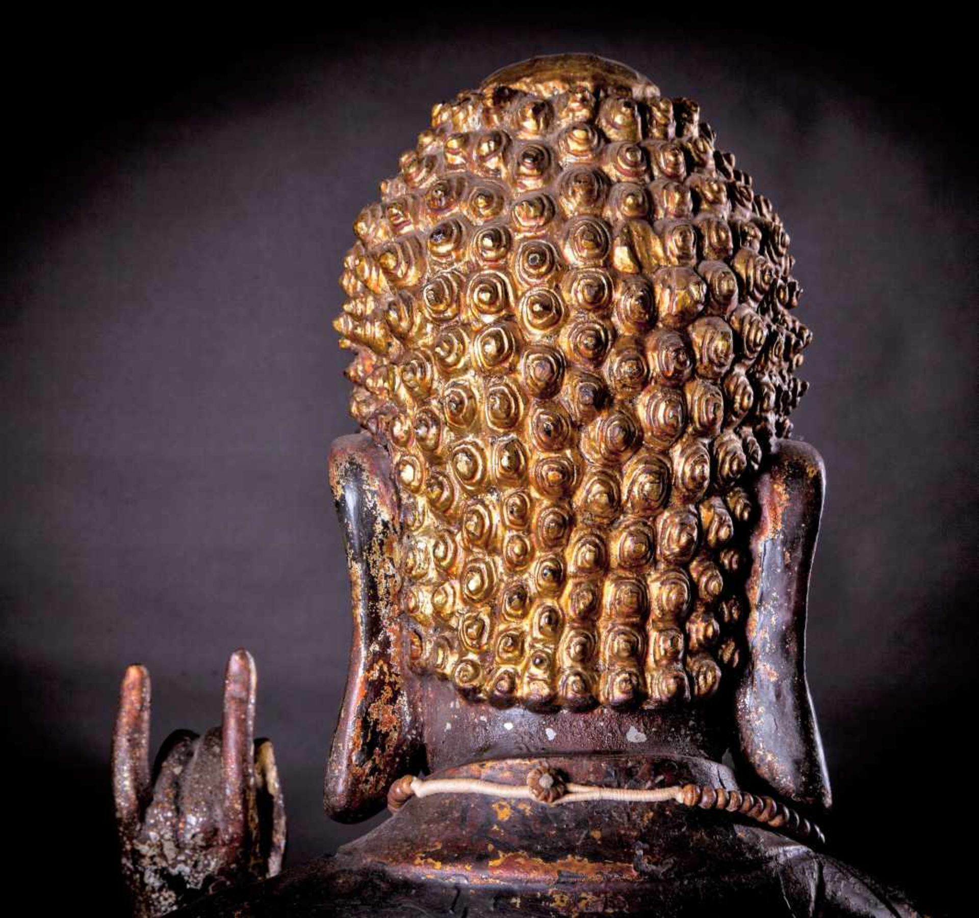 A Massive Gilt and Lacquered Wood Buddha - Bild 8 aus 9