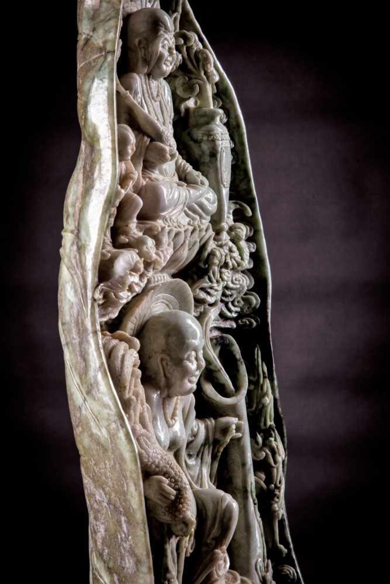 A Massive Chinese Celadon Jade Carving - Bild 5 aus 11