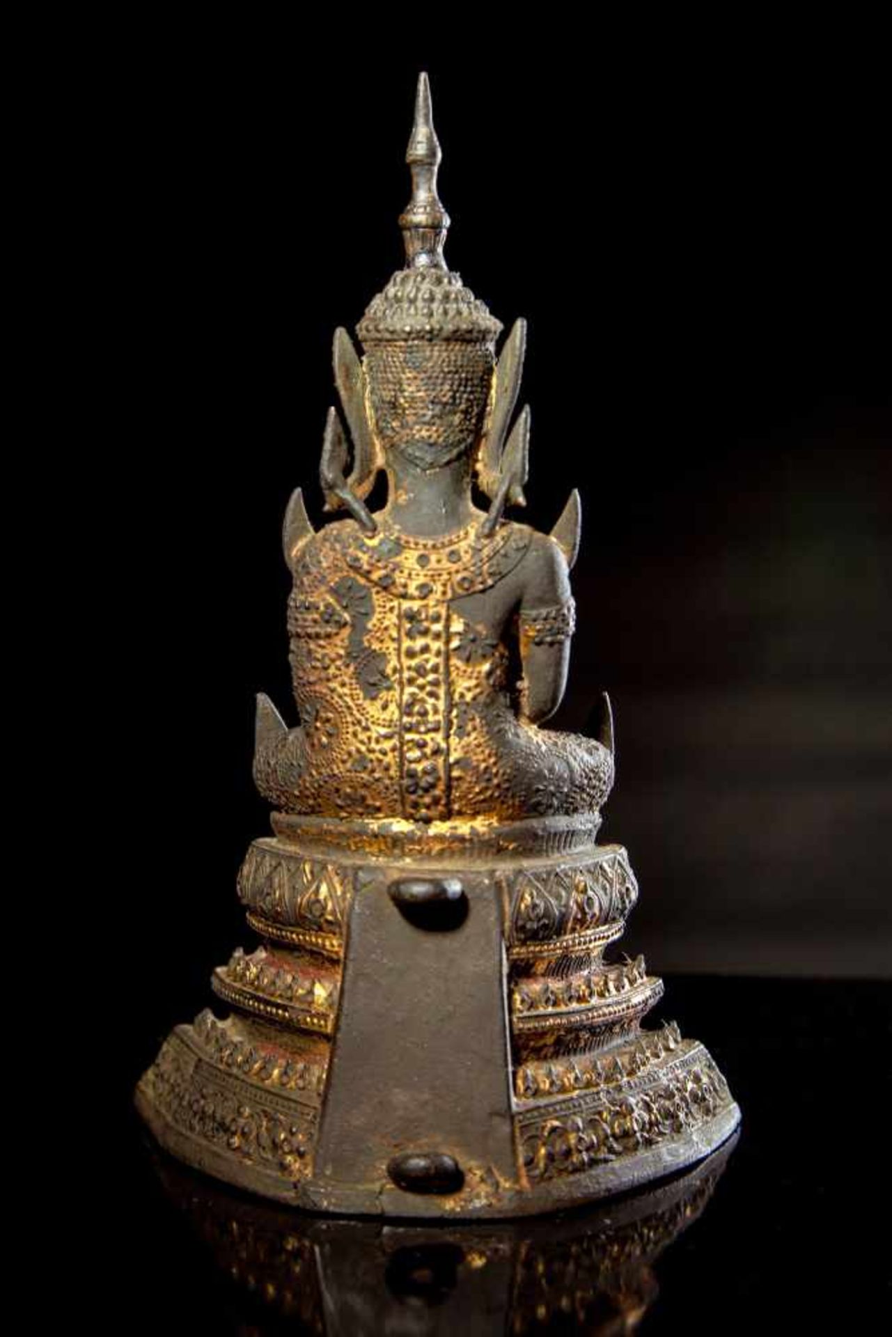 A Gilt Bronze Seated Buddha Thailand - Bild 4 aus 5