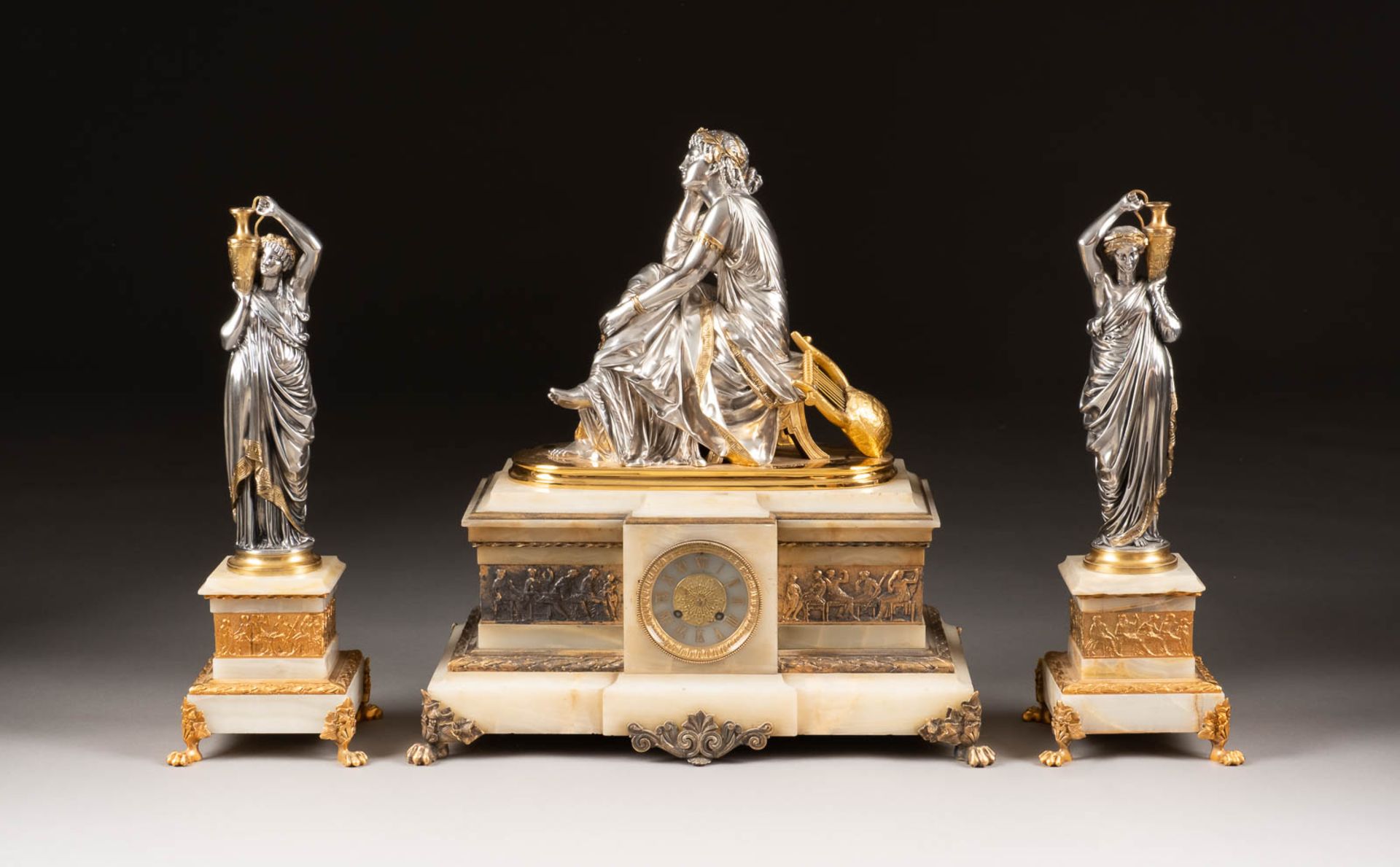 ALEXANDRE SCHOENEWERK1820 Paris - 1885 ebendaBedeutende Kaminuhr 'Sappho' mit zwei Beistellern