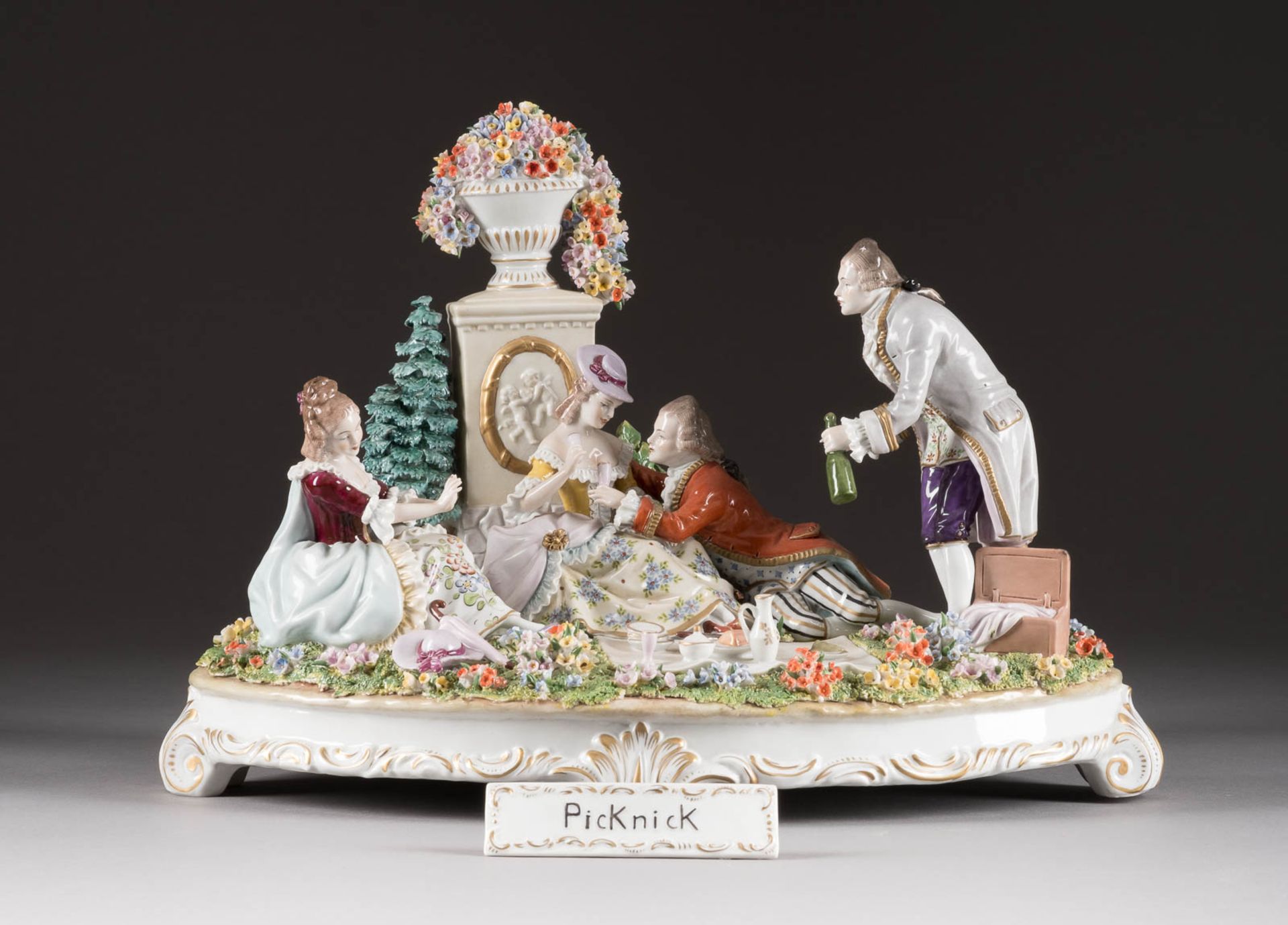 FIGURENGRUPPE 'PICKNICK' Deutsch, Sitzendorfer Porzellanmanufaktur, 20. Jh. Porzellan, polychrome