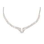 DIAMANT-COLLIER 'WILM' Deutsch, Hamburg, Hofjuwelier Wilm, 1950er Platin. L. 36 cm, Ges.-Gew. ca.