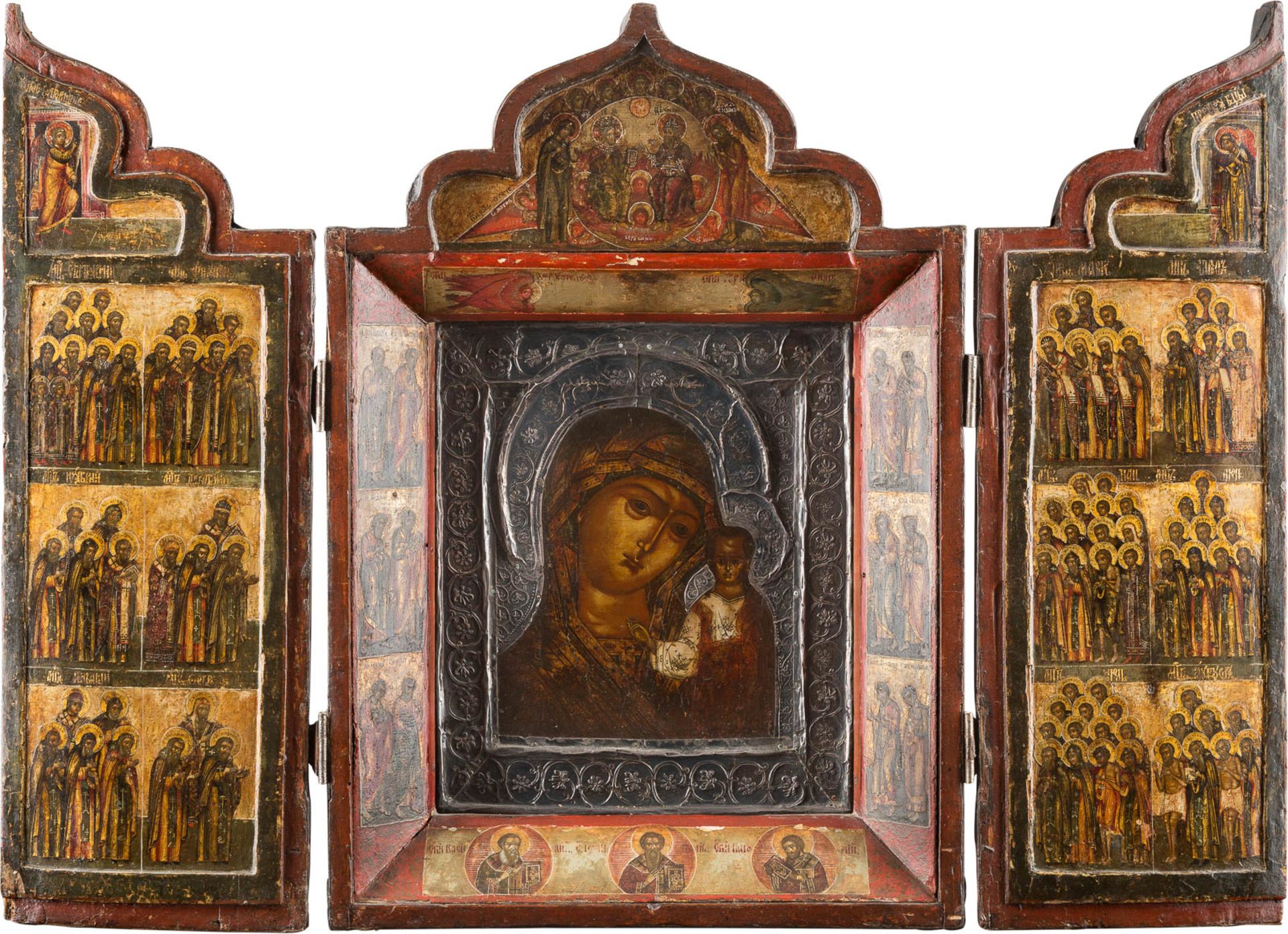 GROSSES TRIPTYCHON MIT DER GOTTESMUTTER VON KASAN (KASANSKAJA) MIT AUSGEWÄHLTEN HEILIGEN