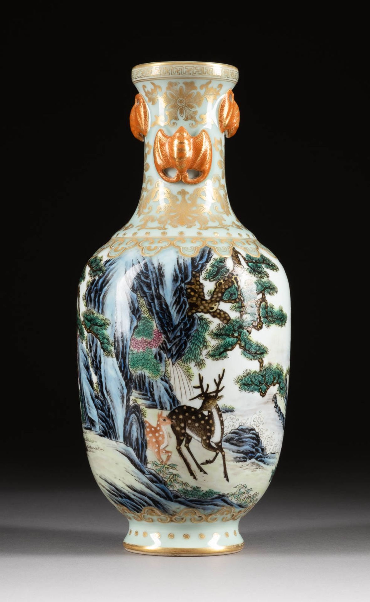 VASE MIT DEKOR VON HIRSCHEN