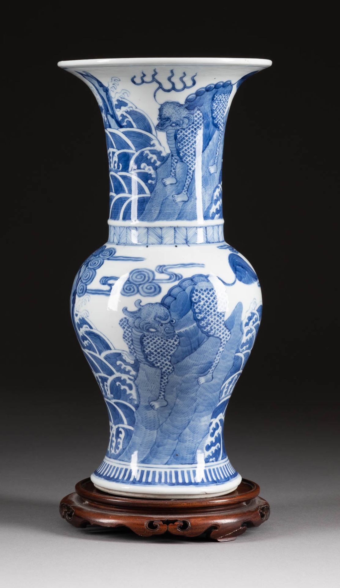 HUAGU-VASE MIT DEKOR VON QILIN