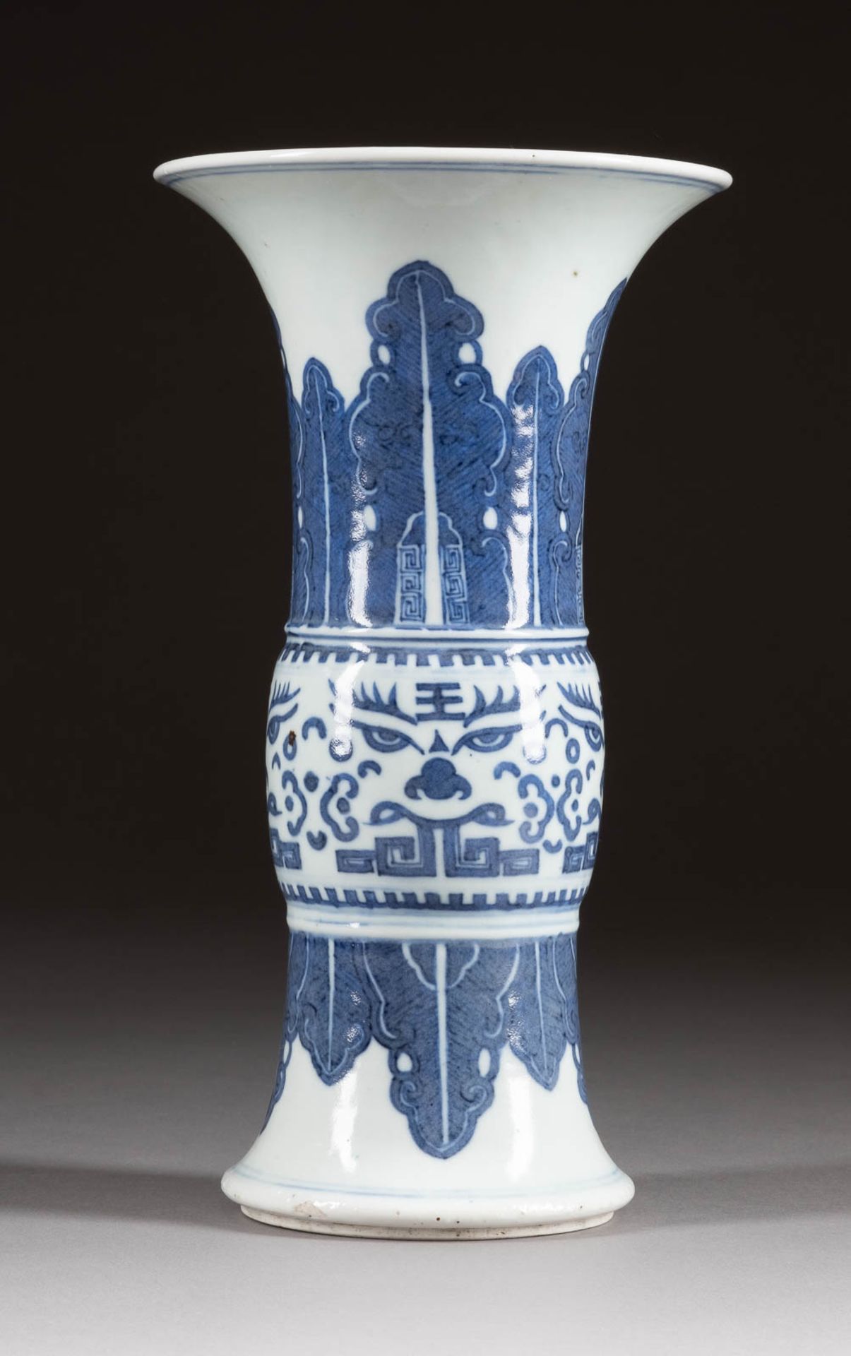 GU-FÖRMIGE VASE