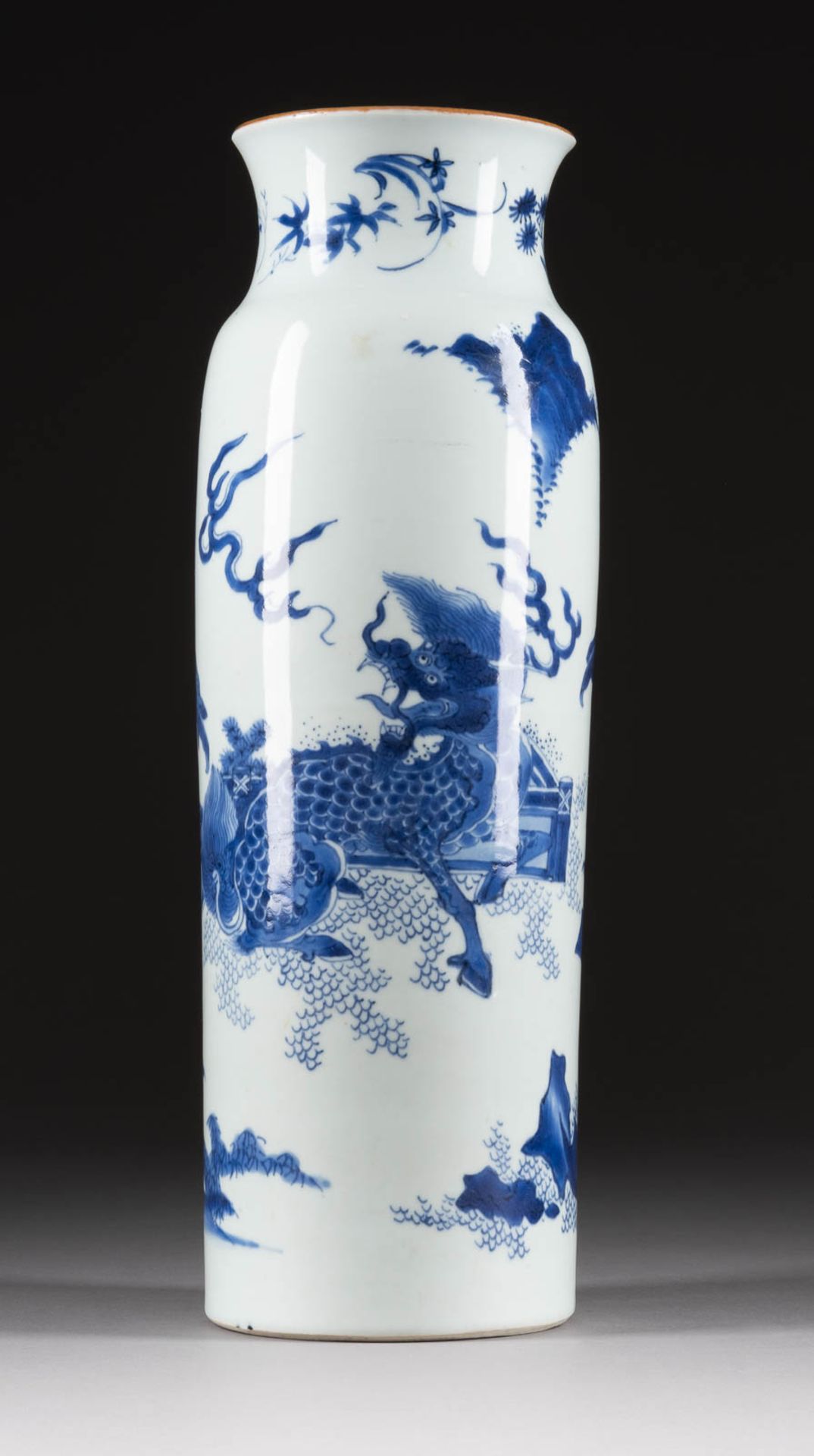 VASE MIT DEKOR VON QILIN