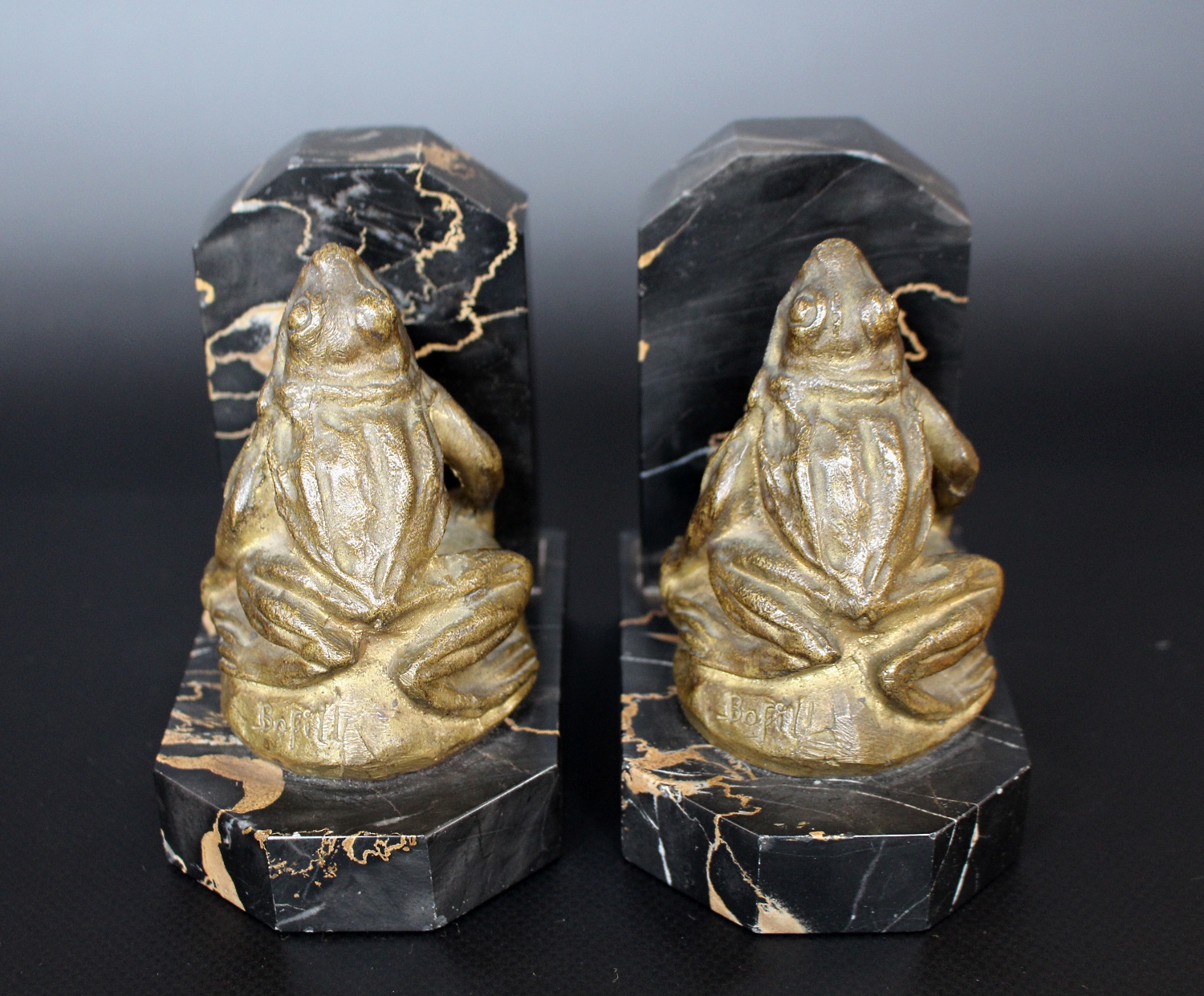 Antoine Bofill (1875 ~ 1953) French bronze bookends as jumping frogs with marble mounts. Signed - Image 2 of 6