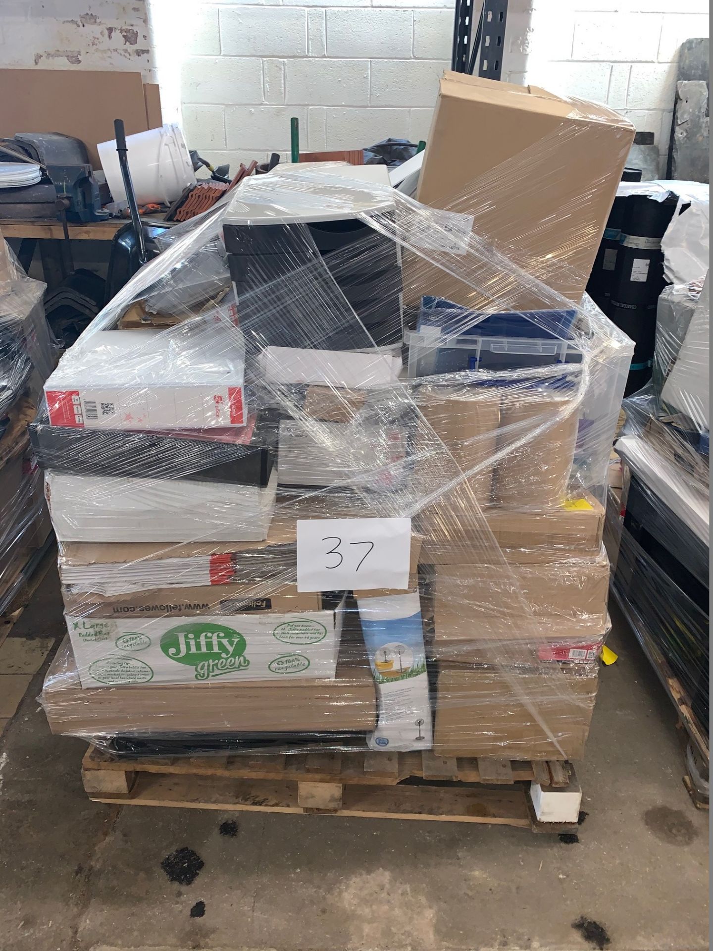 1 x Pallet of Mixed Stock/Stationery Including Jiffy Bags, Dymo Label Printer, Presentation