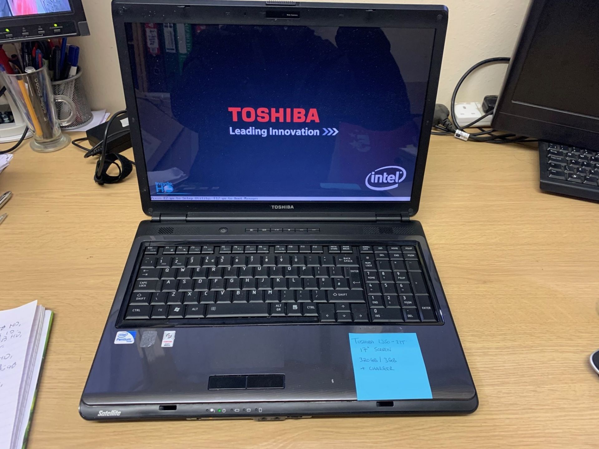 Toshiba L350-21T Laptop - 320GB Hard Drive, 3GB RAM, 17" Screen, Windows 7 & Charger - Image 2 of 4