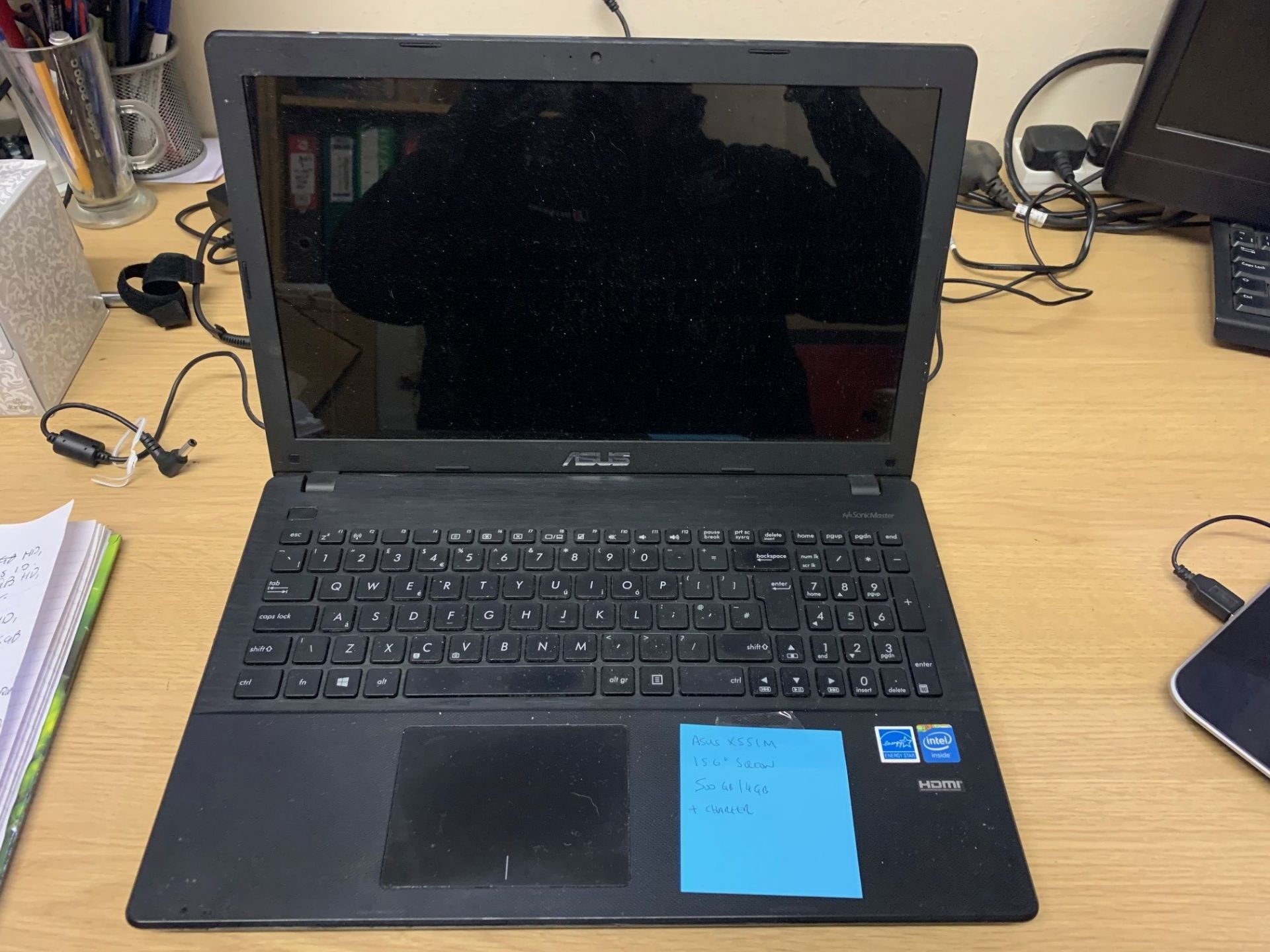 Asus X551M Laptop - 500GB Hard Drive, 4GB RAM, 15.6" Screen, Windows 10 & Charger - Image 2 of 4