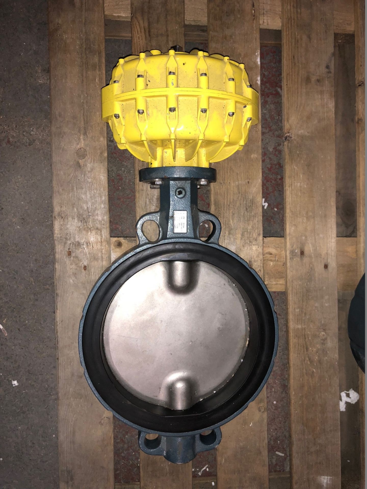 10" Cast Iron Butterfly Valve With a Kinetrol Model 10 Actuator Attached - Image 2 of 3