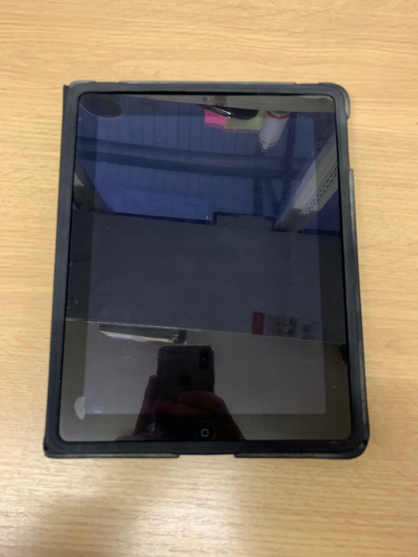 Apple iPad A1219 - 16GB, Case & Charger