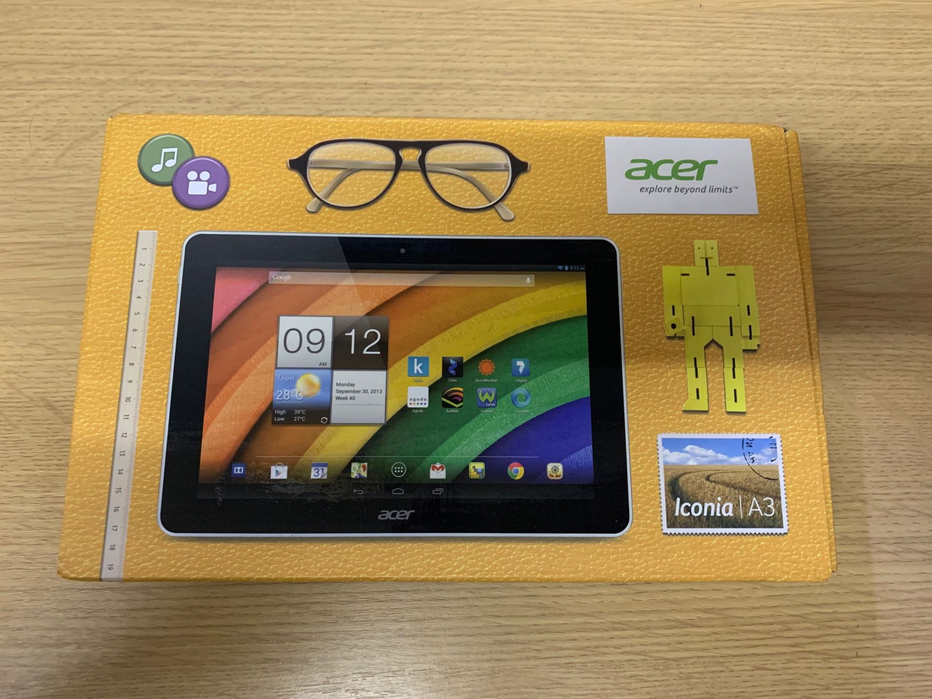 Acer Iconia A3 Tablet - 30GB, 10" Screen & Charger