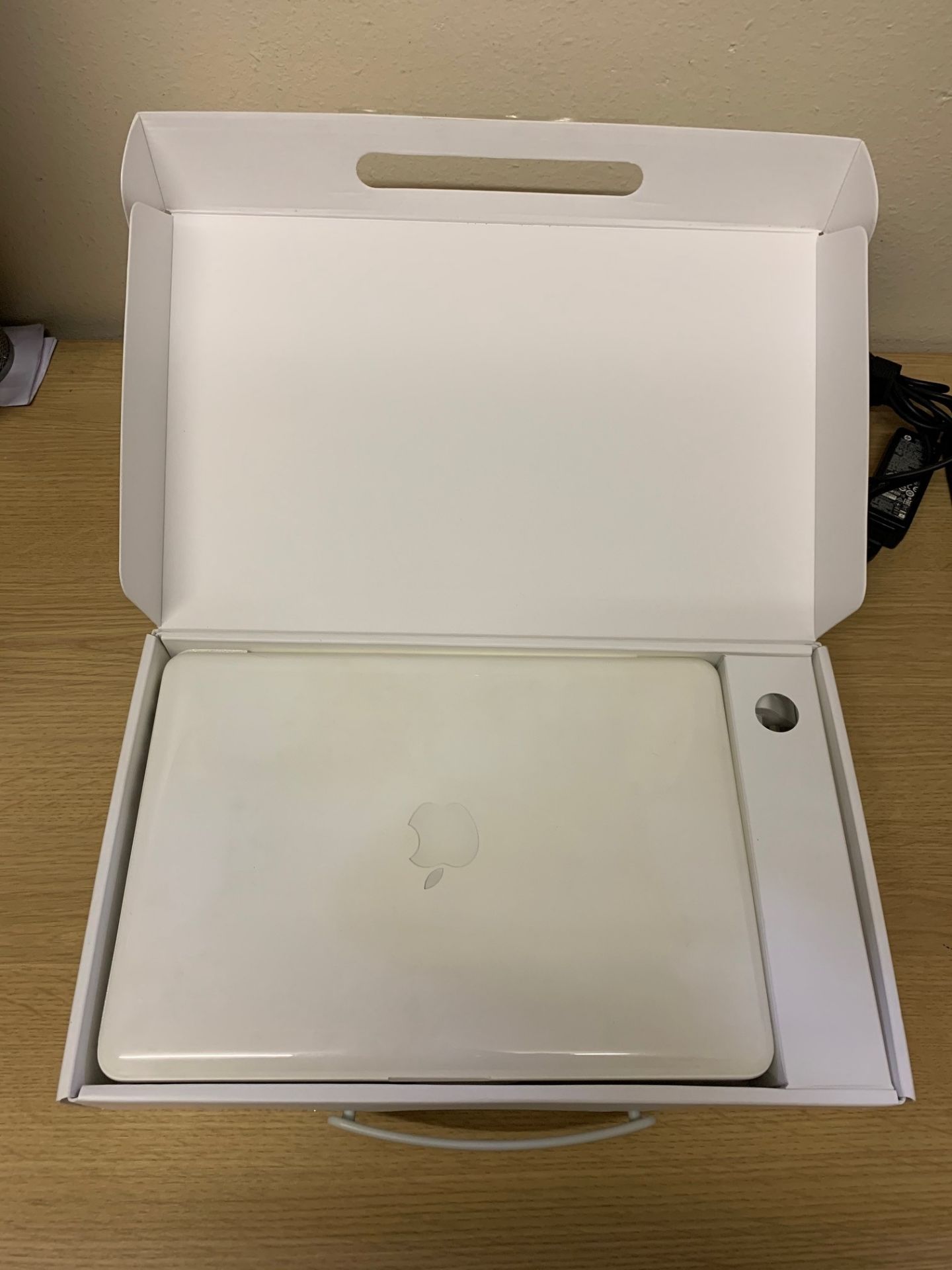 Apple MacBook - Model A1342, 2.4GHz, 250GB Hard Drive, Includes Box & Charger - Image 3 of 4