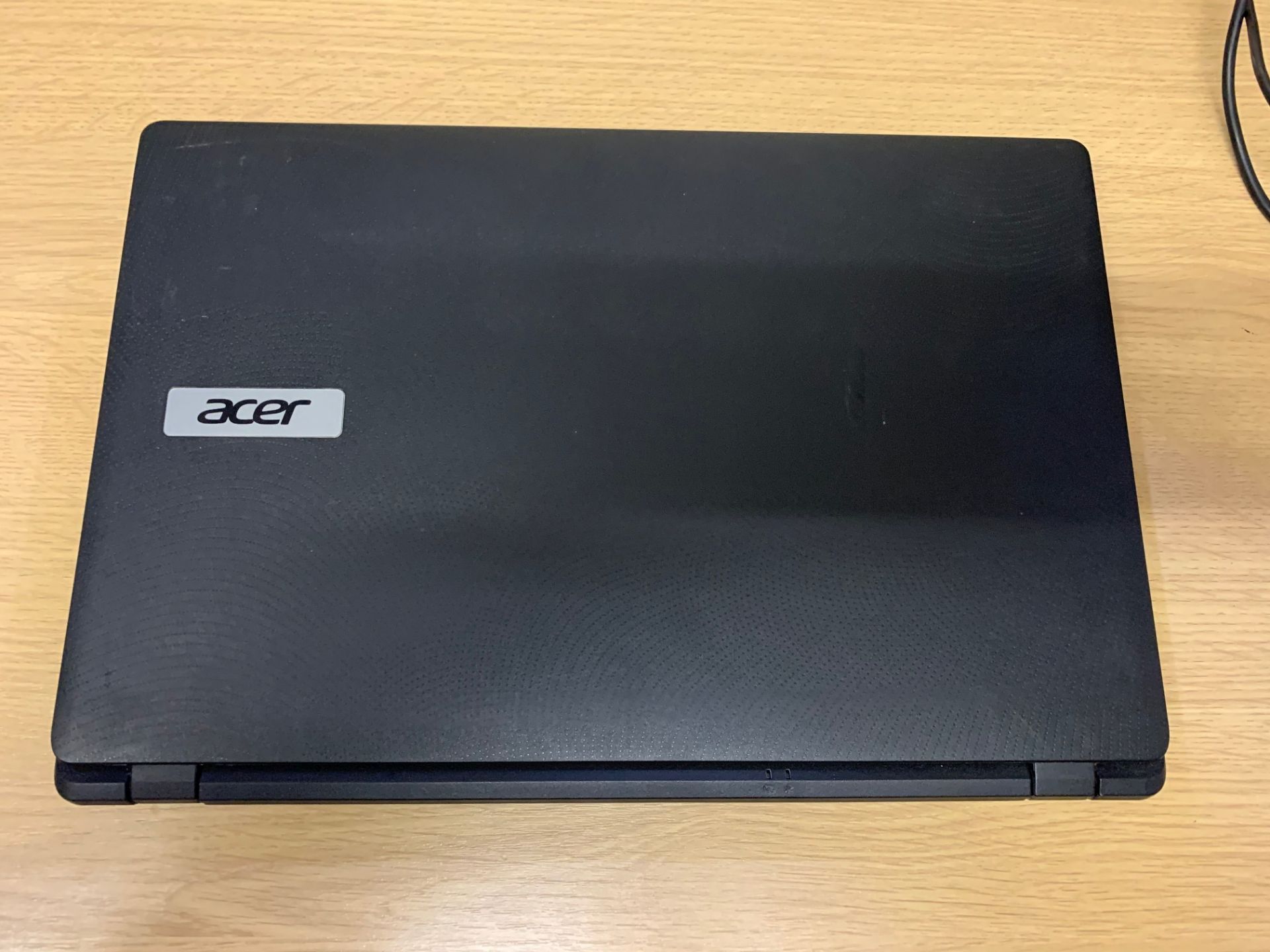 Acer E51-512 Laptop - 1TB Hard Drive, 4GB RAM, 15.6" Screen, Loaded With Windows 10 & Complete - Image 3 of 4
