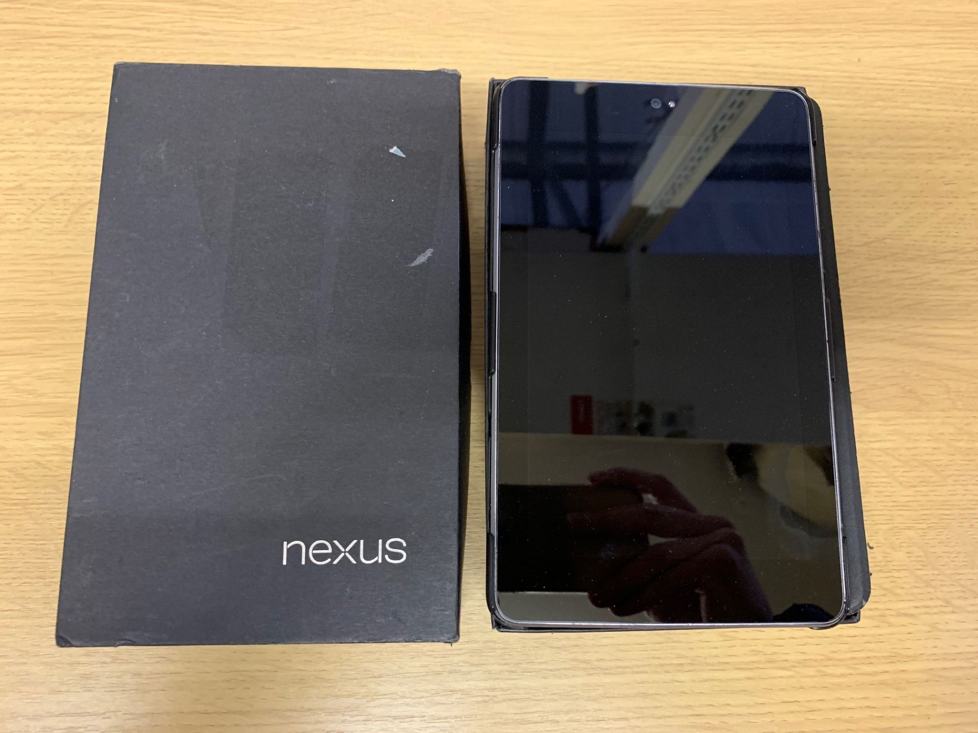 Google Nexus Tablet Boxed - 32GB, 7" Screen, Case & Charger - Image 2 of 3