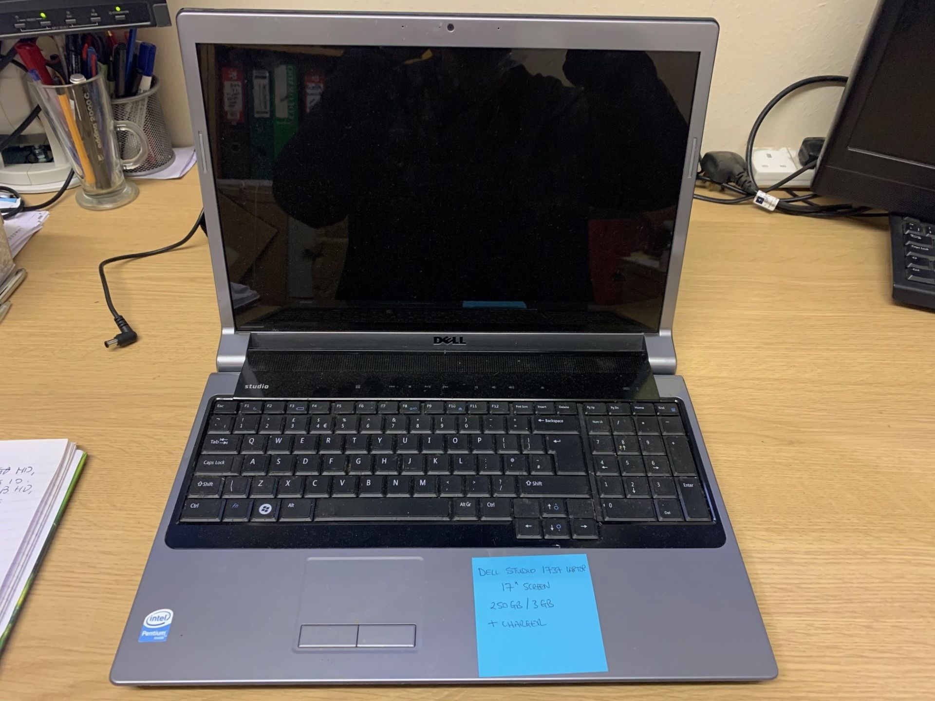 Dell Studio 1737 Laptop - 250GB Hard Drive, 3GB RAM, 17" Screen, Windows Vista & Charger