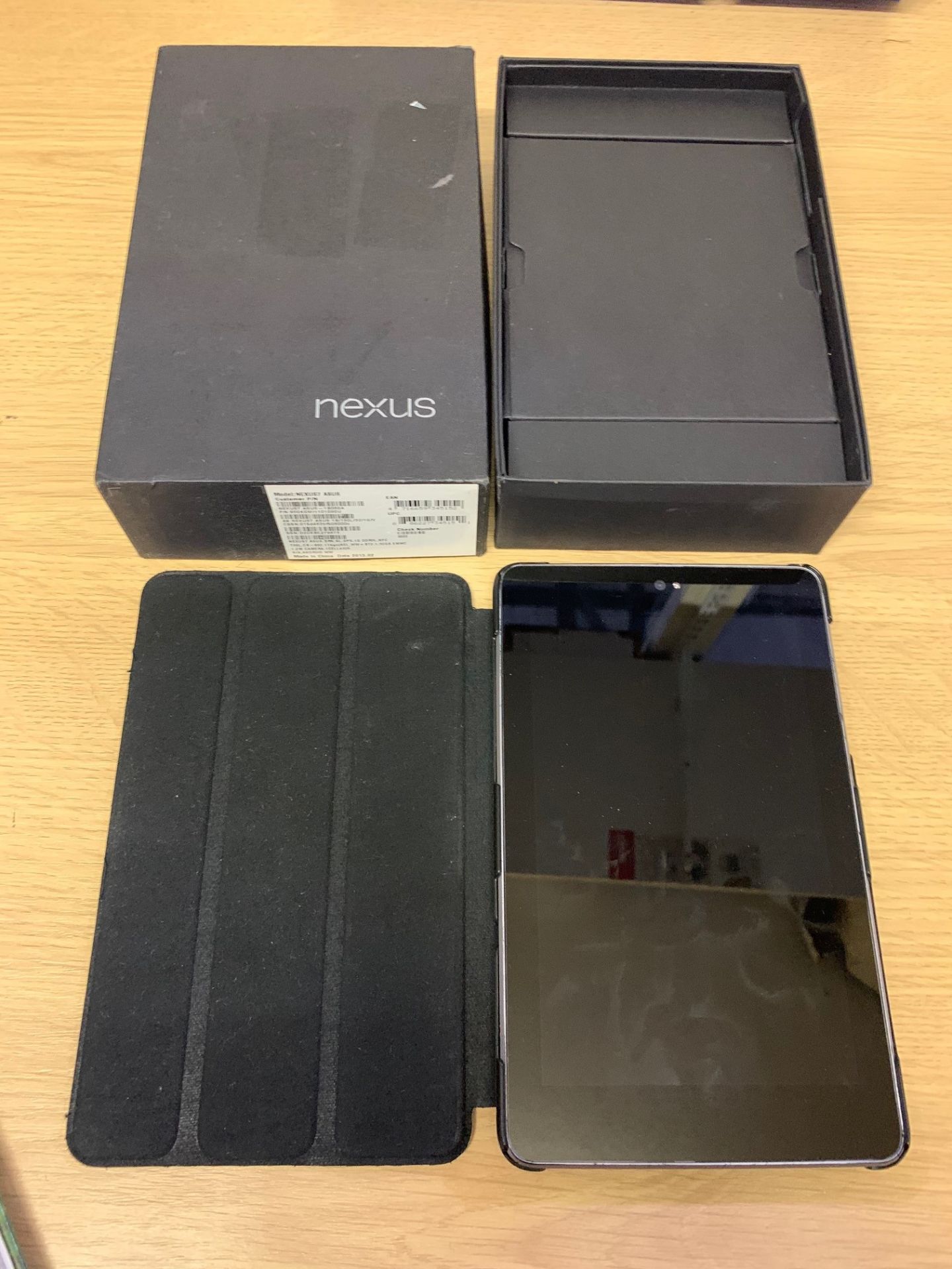 Google Nexus Tablet Boxed - 32GB, 7" Screen, Case & Charger