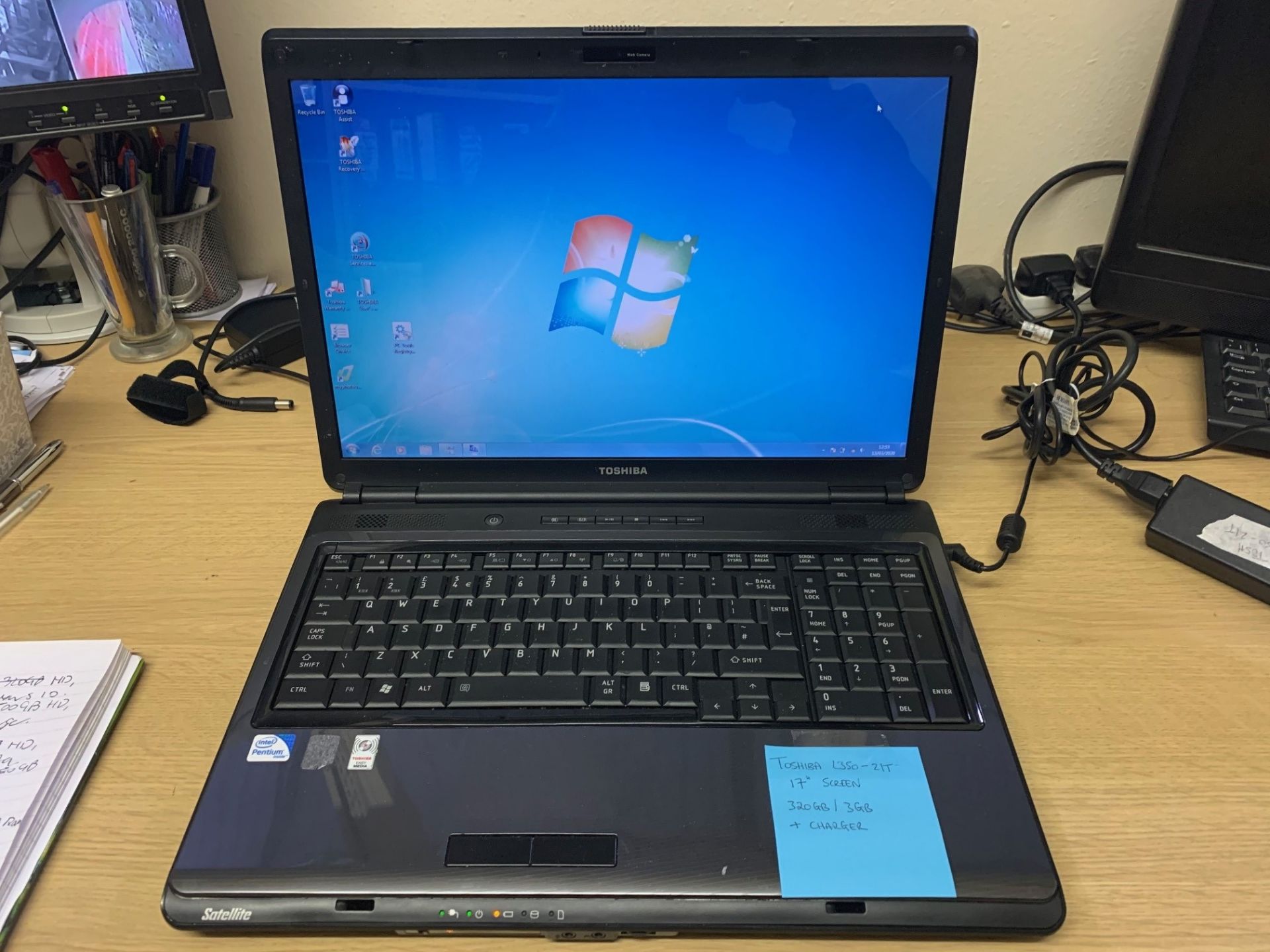 Toshiba L350-21T Laptop - 320GB Hard Drive, 3GB RAM, 17" Screen, Windows 7 & Charger