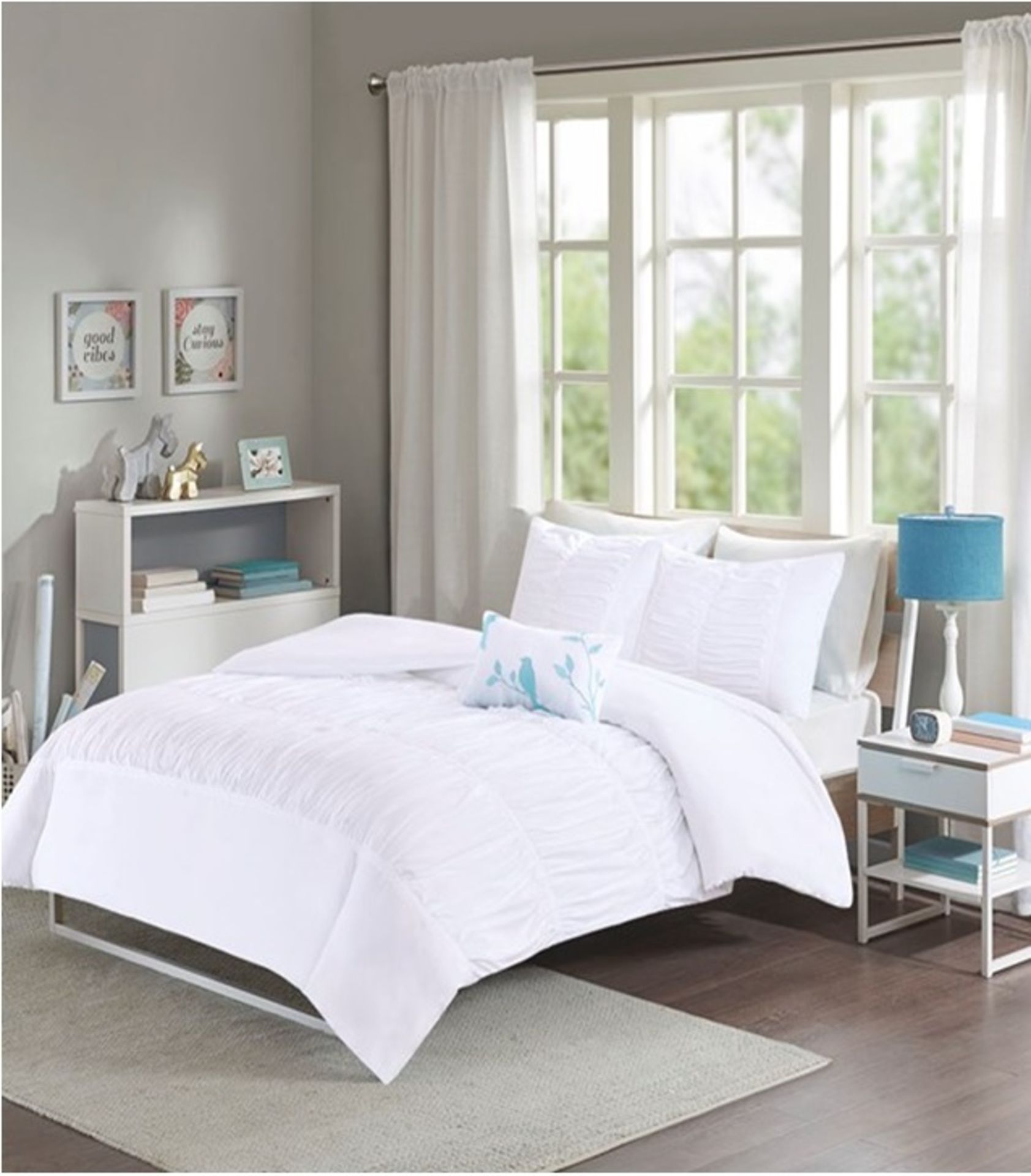 1 x Madison Park Mirimar Double Duvet Set White - Product Code MP12-0023UK (Brand New - RRP £39.99)