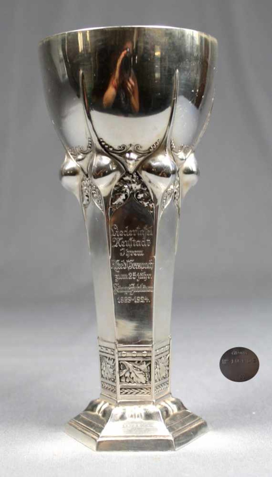 1 Pokal Silber (800/000), Punzen u.a. Halbmond und Krone, No. 10409, mit reich getriebenem Dekor und