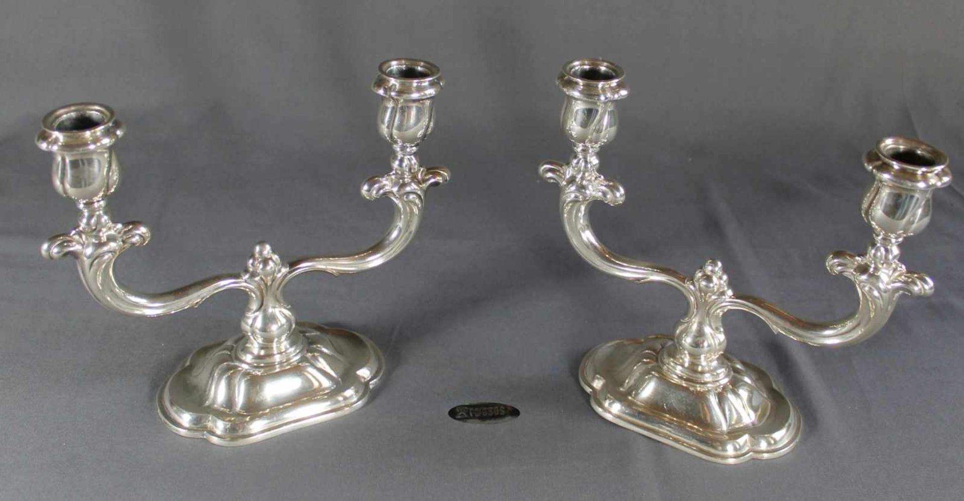 1 Paar Kerzenleuchter 2-flammig, Silber (830/000), Punzen u.a. Halbmond und Krone, nummeriert