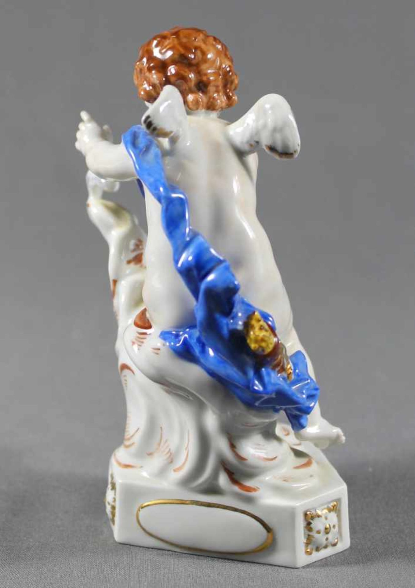 1 Porzellanfigur auf naturalistischem Sockel Porzellan „Putto mit Vogel, Meißen, blaue - Bild 3 aus 4