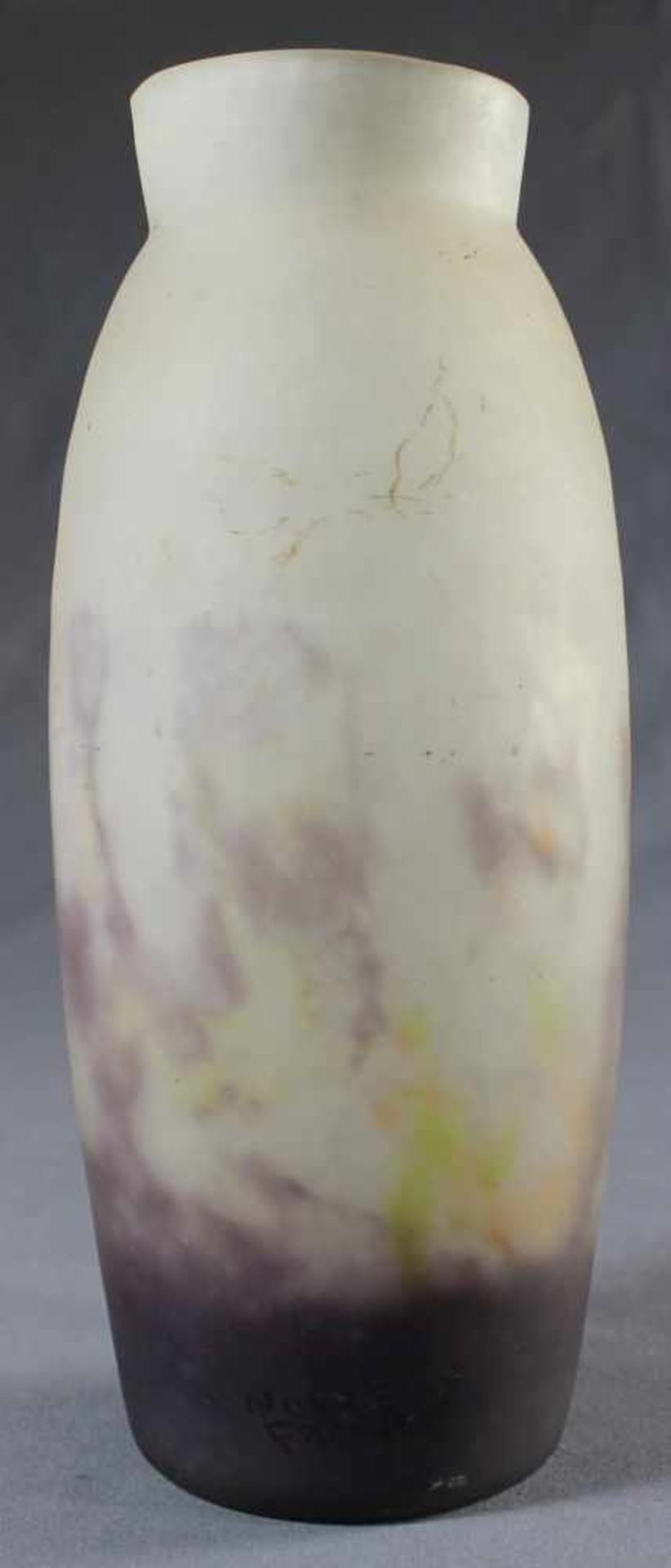 1 Vase Glas, mit Einschmelzungen in lila, gelb und orange, signiert Noverdy France, Jean Noverdy,