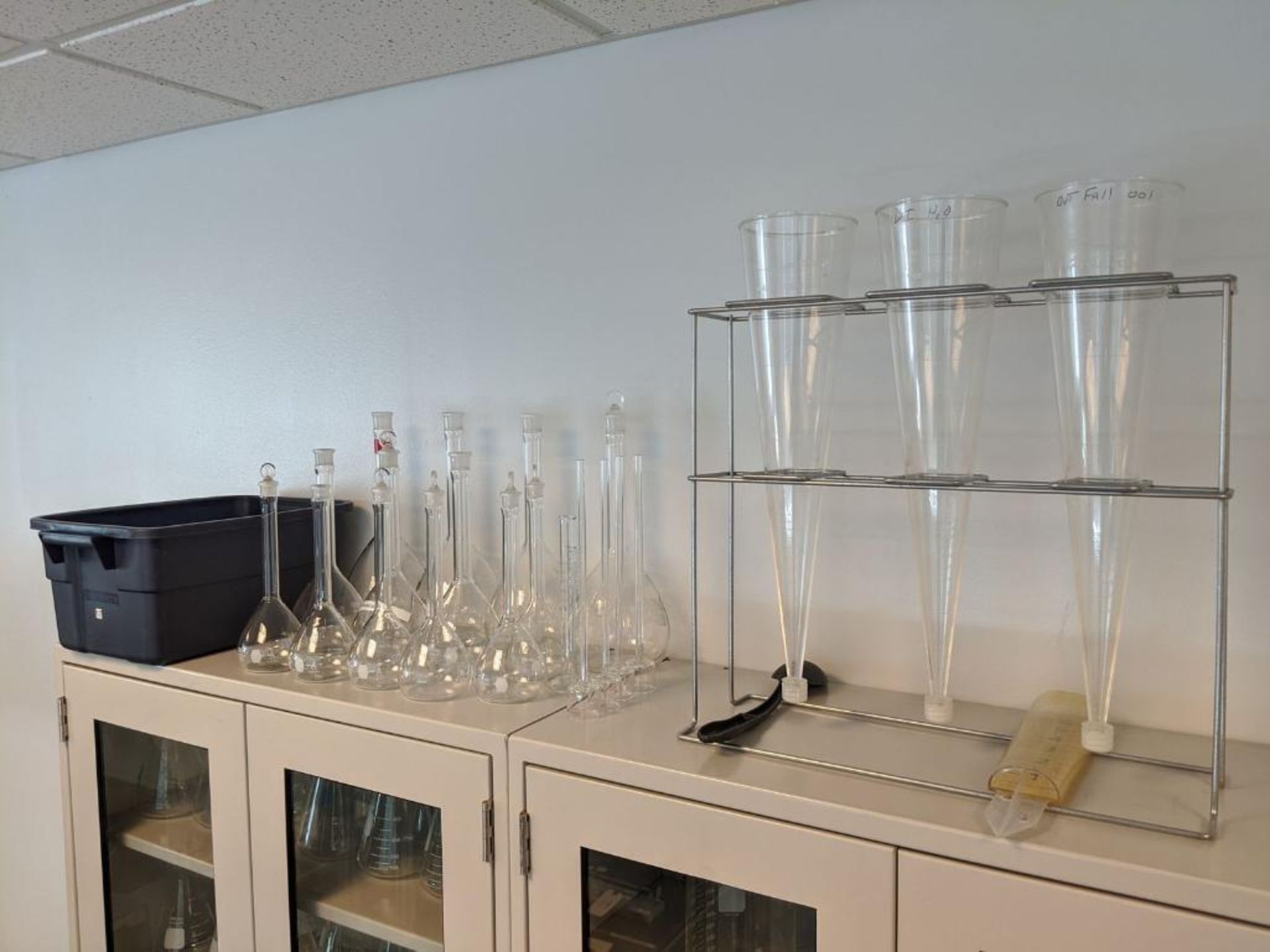 Lot of Assorted Lab Glassware - Image 8 of 22