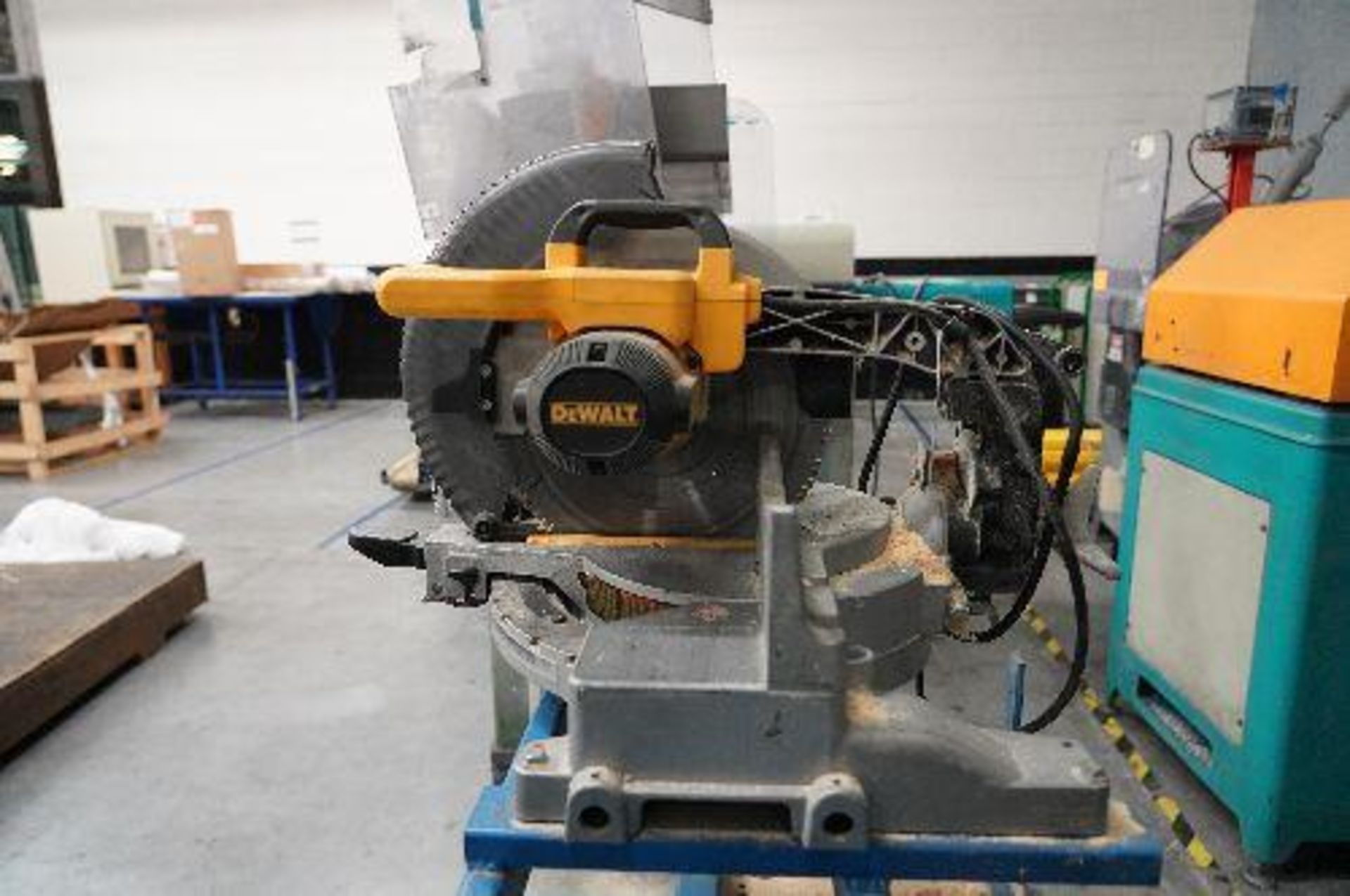 Dewalt Compound Miter Saw - Image 7 of 12