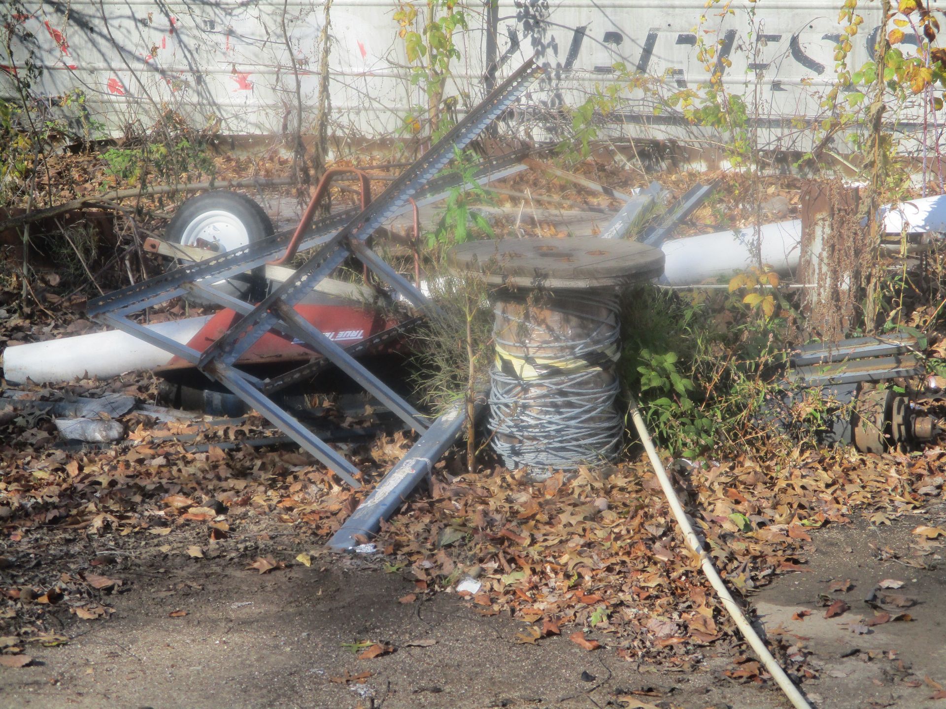 Exterior items: Wood shelf, metal scrap, spool of wire, wheelbarrow, misc. metal - Image 5 of 5