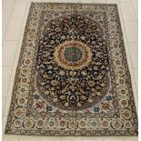 Travail iranien.Tapis Naïn.Dim.: 293 x 189 cm.