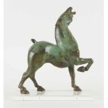 Daniel MONIC École belge (1948)Sculpture en bronze à patine verte nuancée: Cheval hennissant.<b