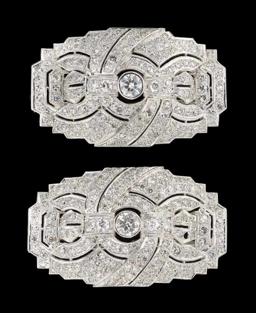 Joaillerie.Bijoux: Lot se composant de deux broches en platine et or agrémentées chacune de dia