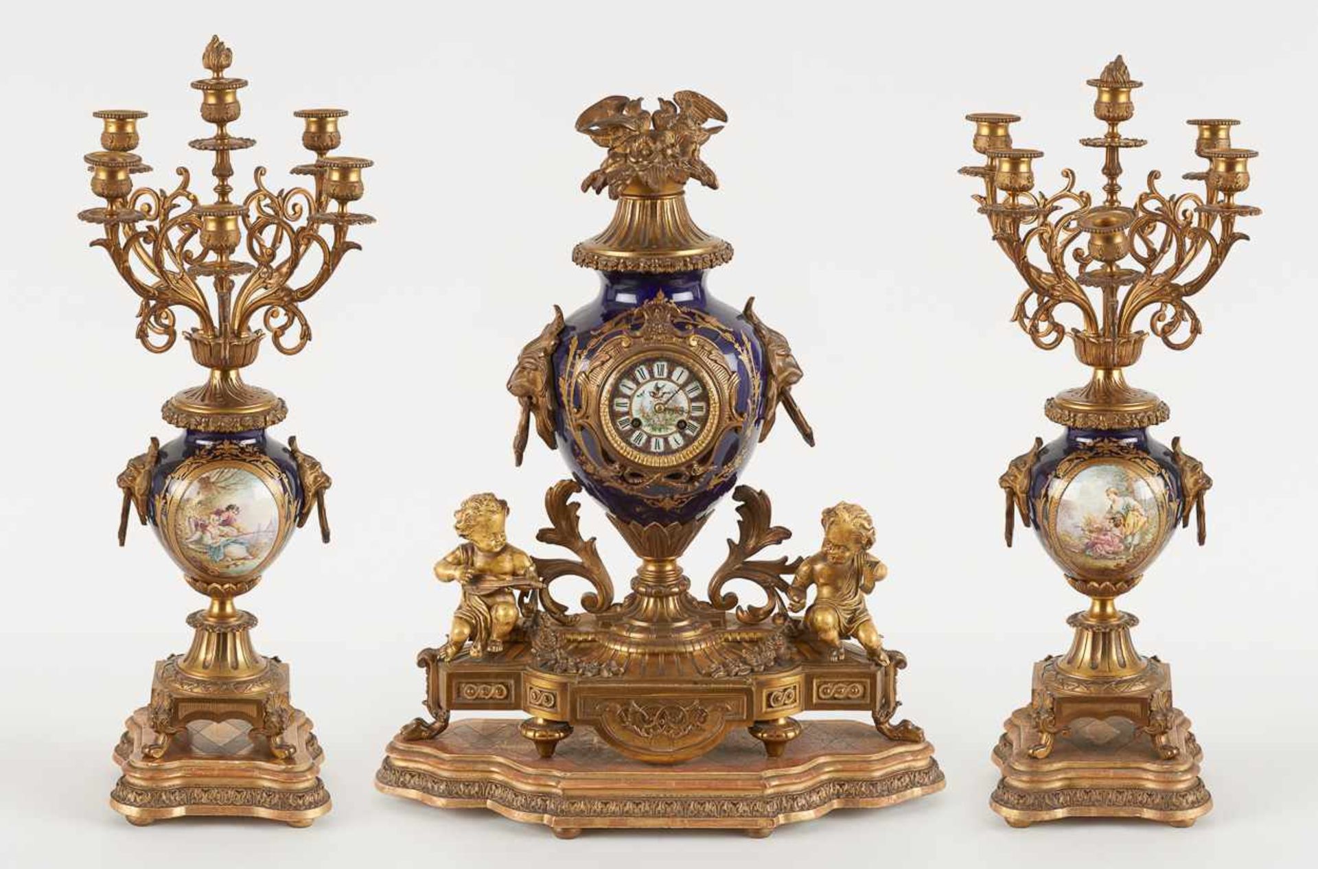 Henry LUPPENS (École belge 19/20e).Horlogerie: Garniture de cheminée trois pièces en bronze dor